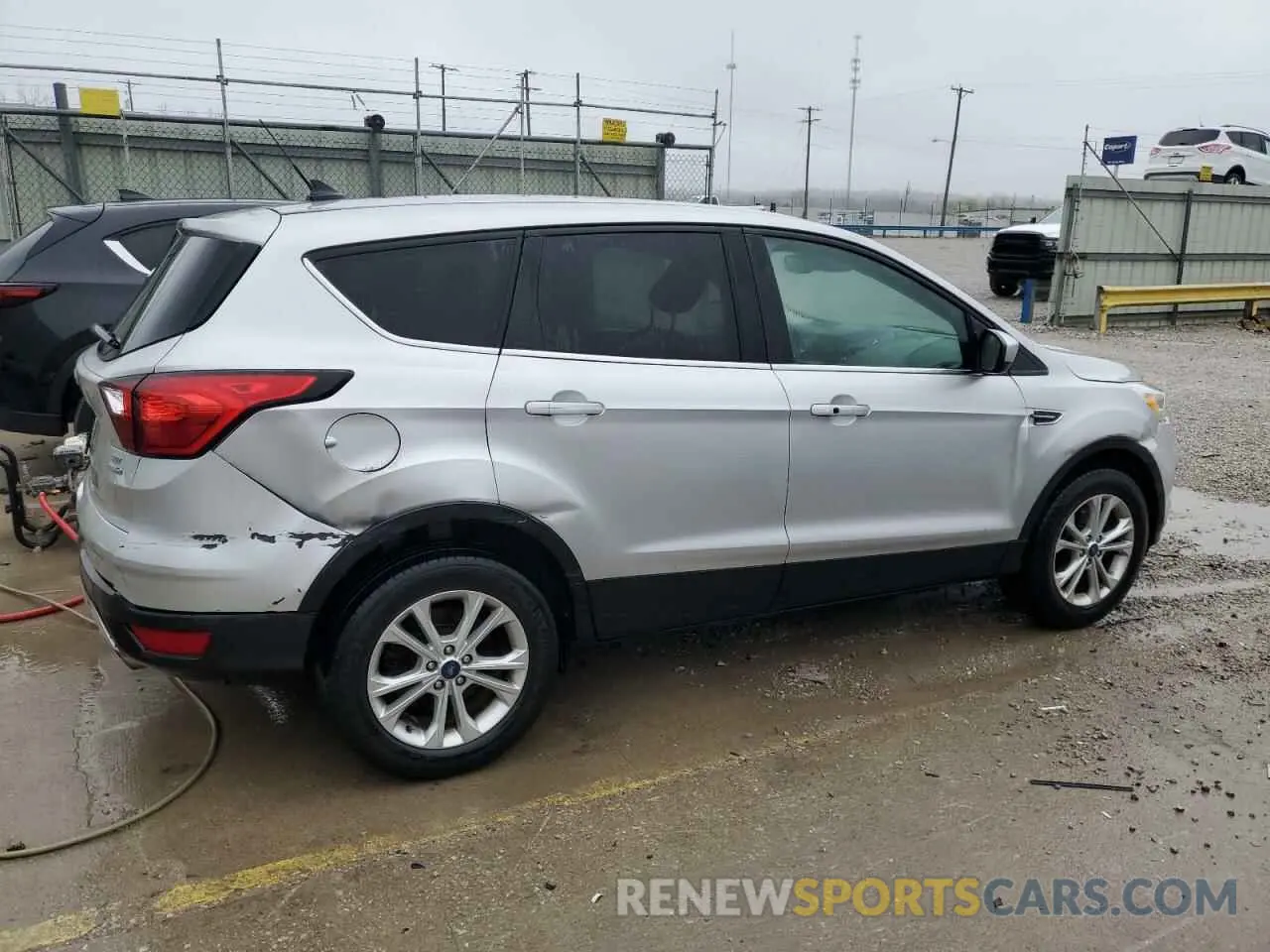 3 Photograph of a damaged car 1FMCU9GD4KUC07433 FORD ESCAPE 2019