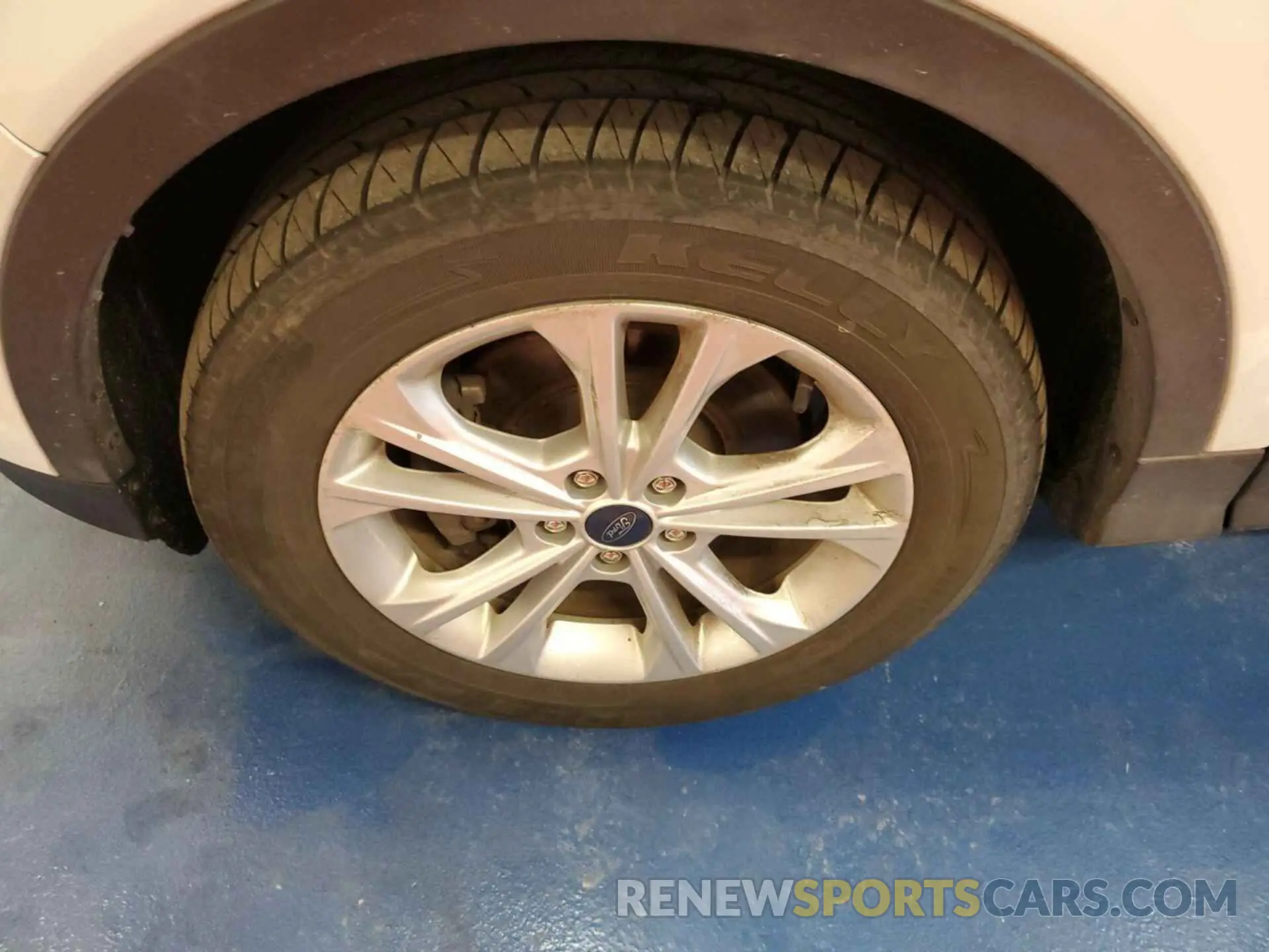 18 Photograph of a damaged car 1FMCU9GD4KUC37001 FORD ESCAPE 2019