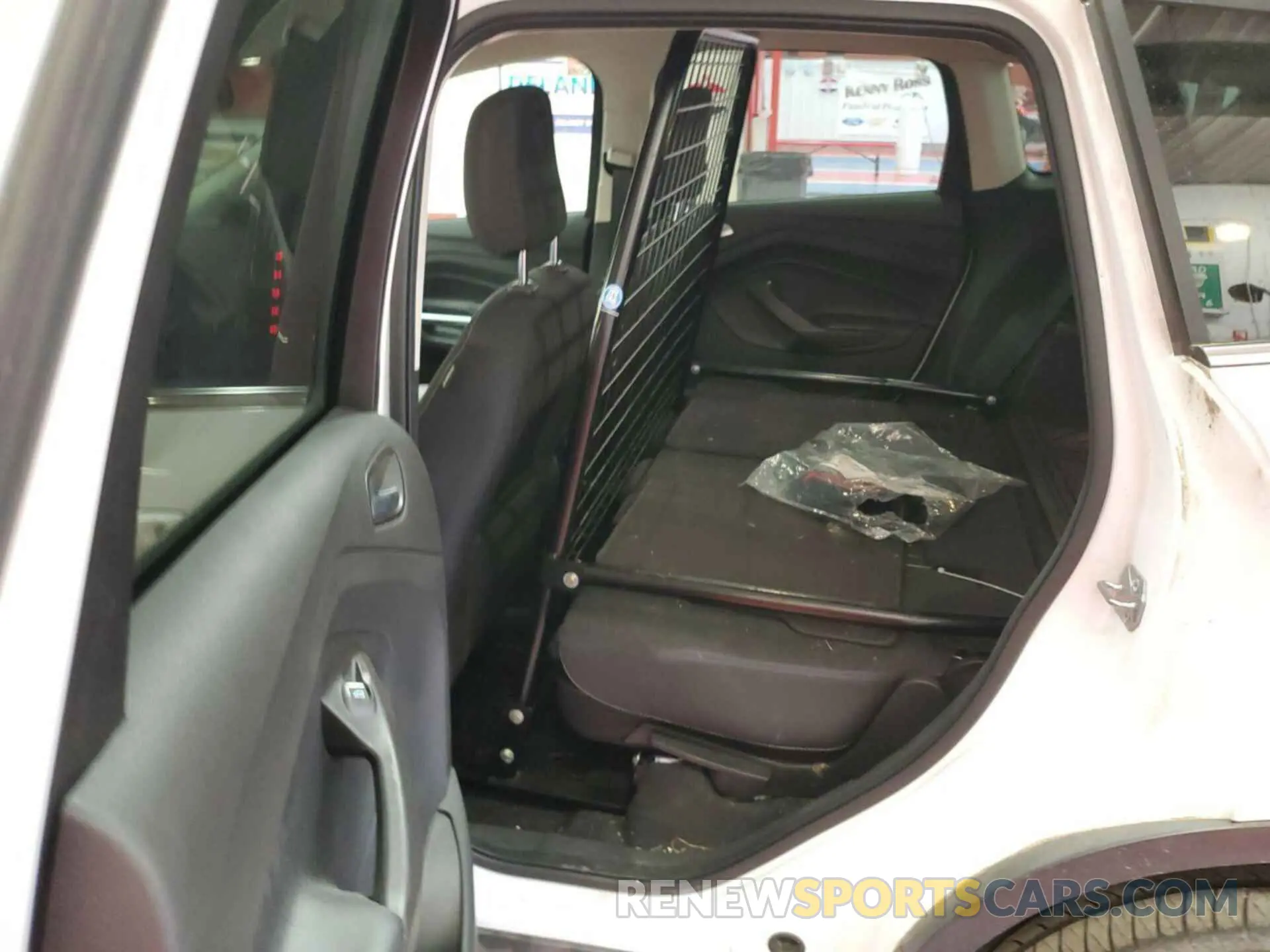 22 Photograph of a damaged car 1FMCU9GD4KUC37001 FORD ESCAPE 2019