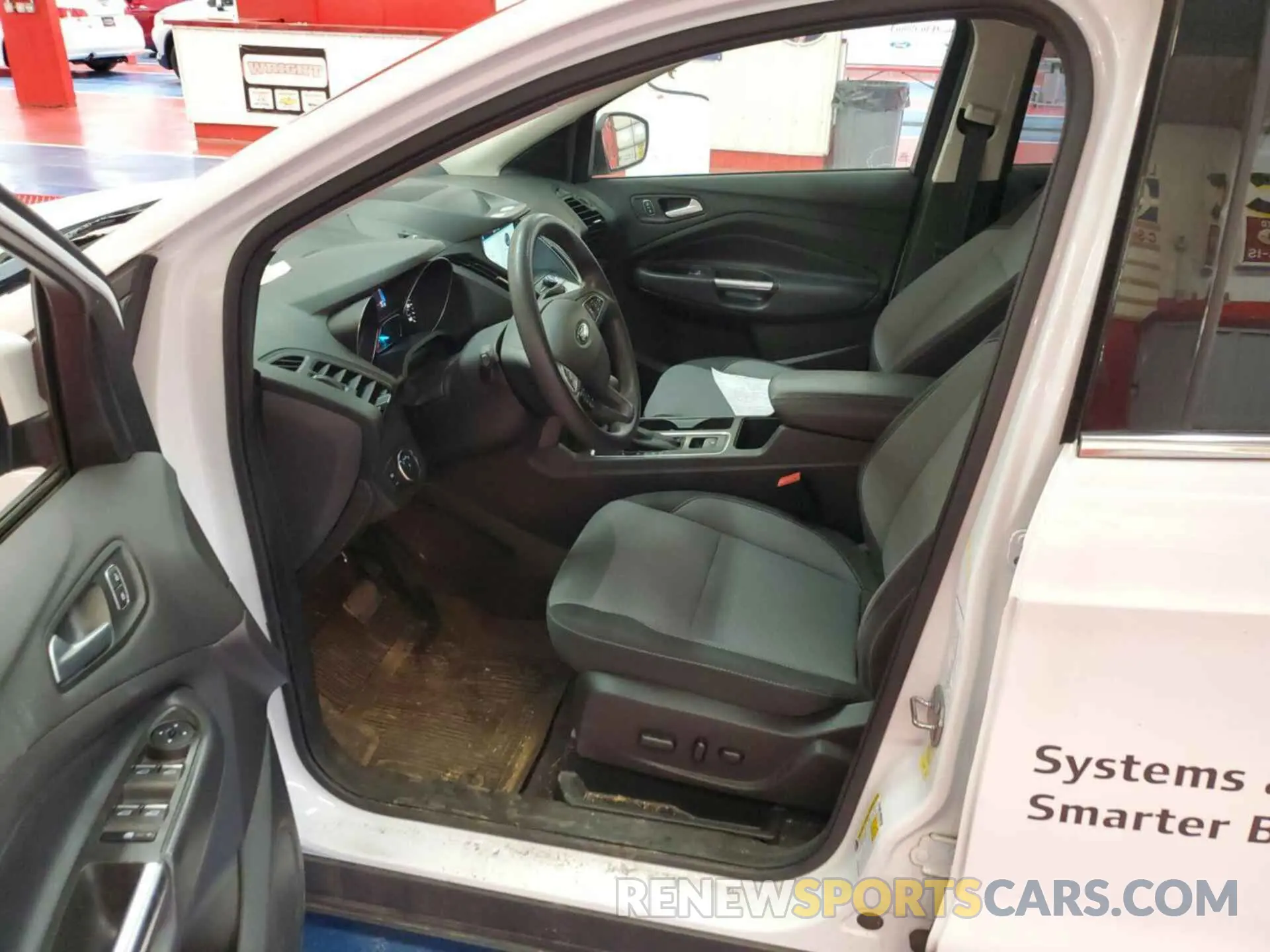 6 Photograph of a damaged car 1FMCU9GD4KUC37001 FORD ESCAPE 2019