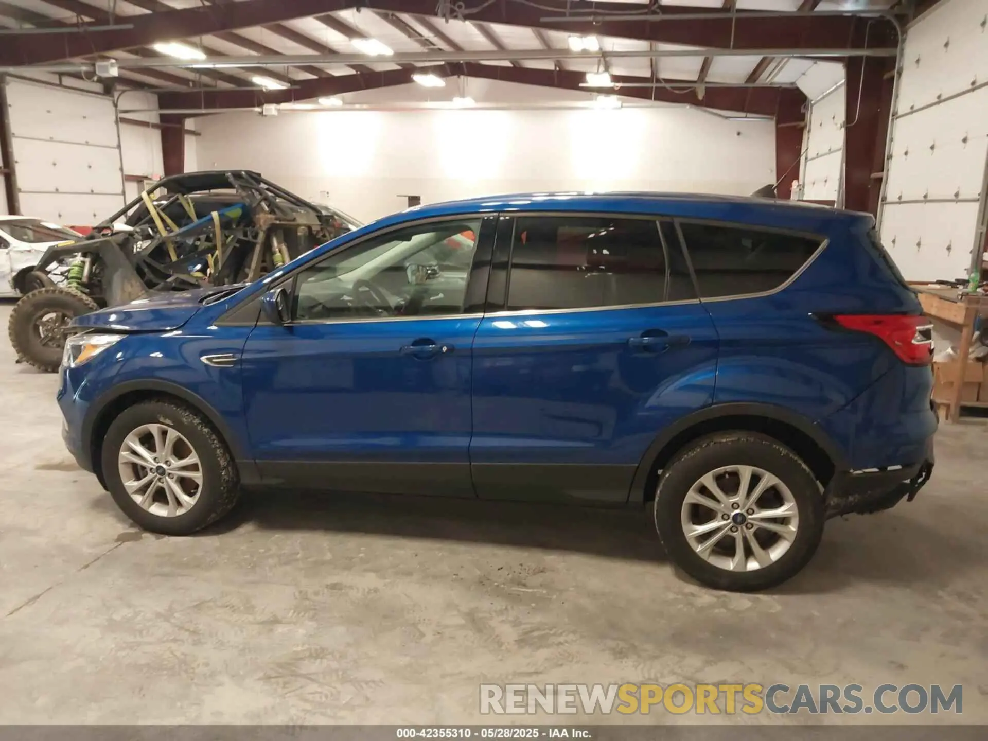 15 Photograph of a damaged car 1FMCU9GD5KUA23800 FORD ESCAPE 2019