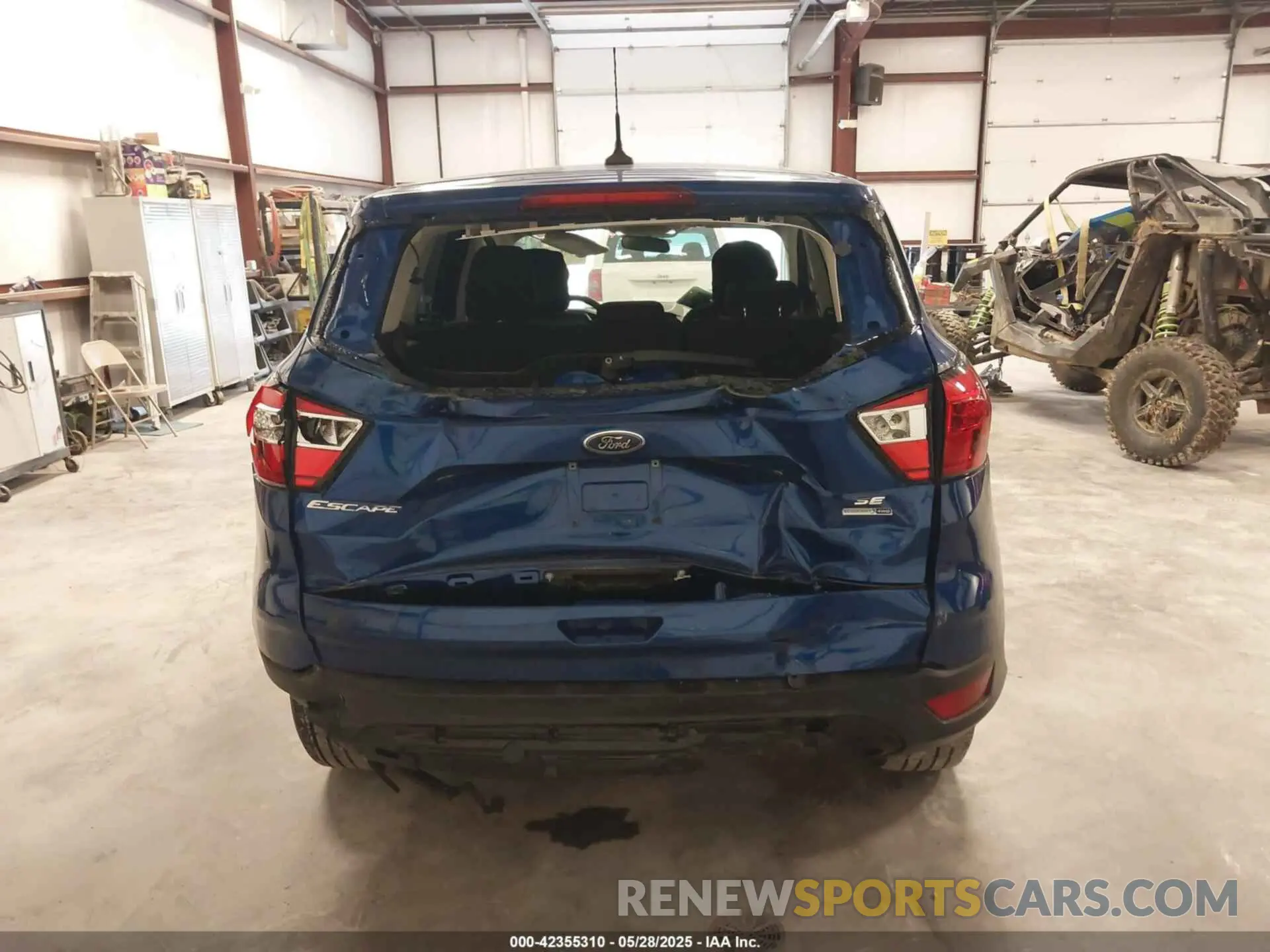 17 Photograph of a damaged car 1FMCU9GD5KUA23800 FORD ESCAPE 2019