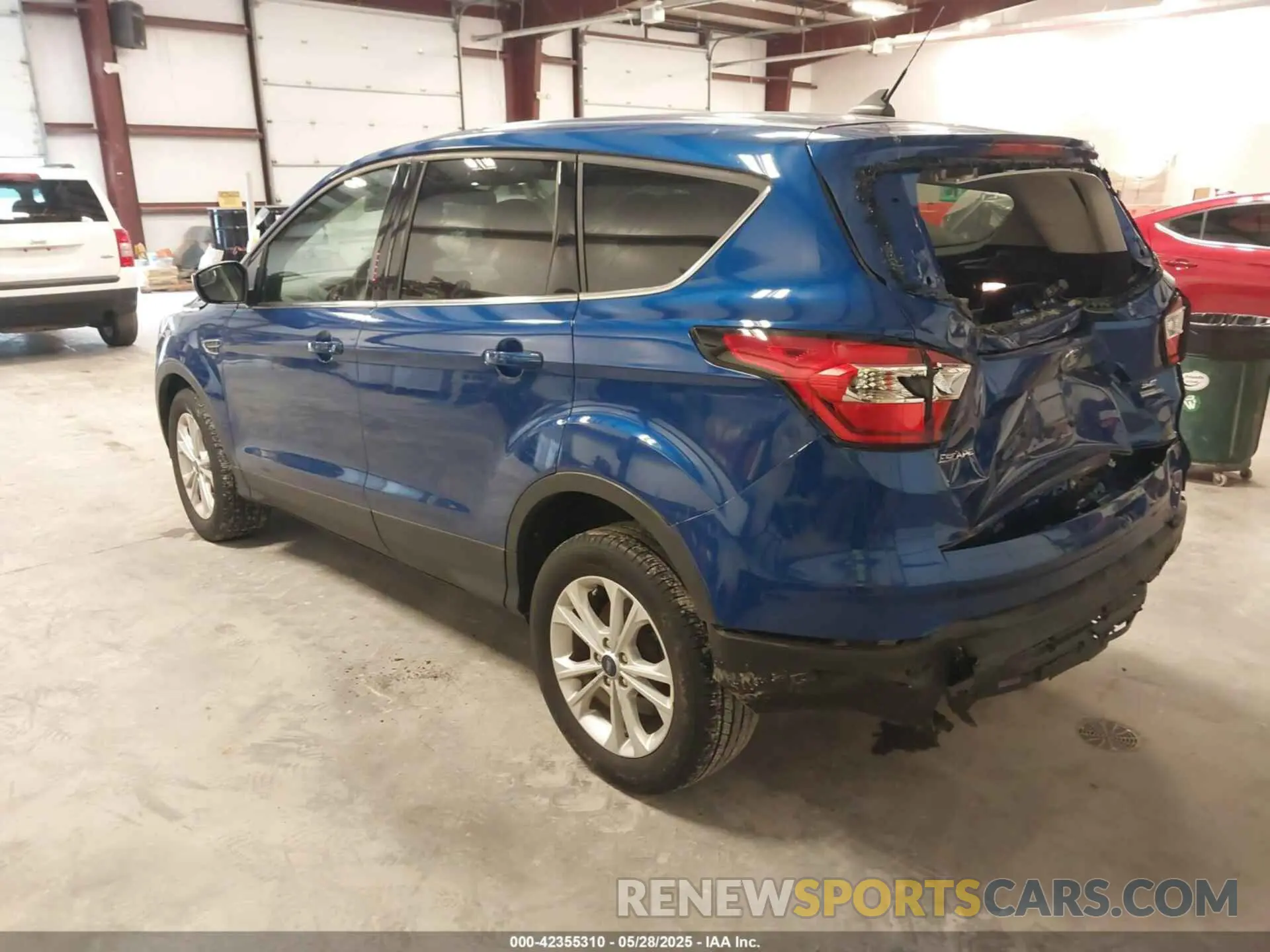 3 Photograph of a damaged car 1FMCU9GD5KUA23800 FORD ESCAPE 2019