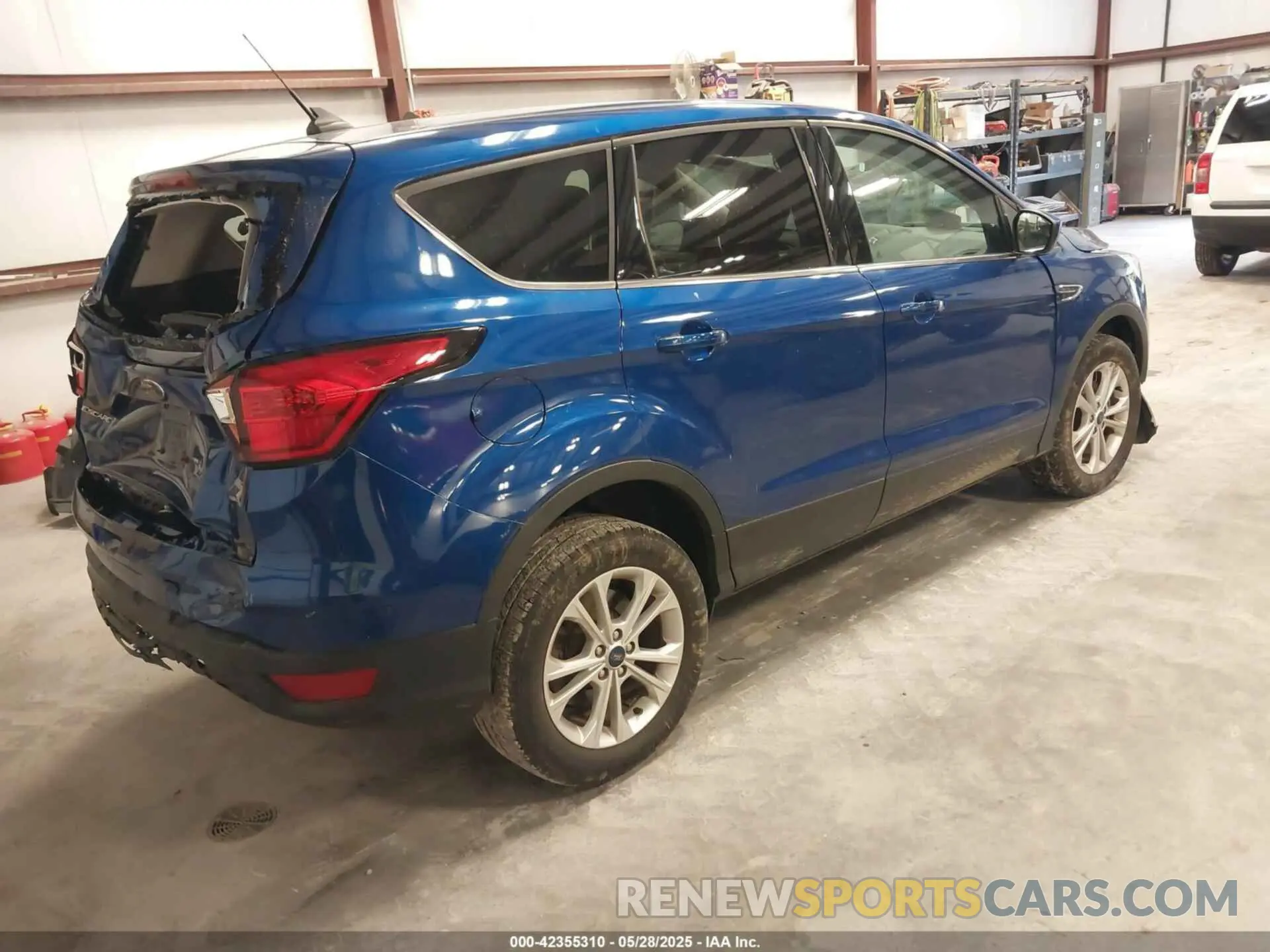 4 Photograph of a damaged car 1FMCU9GD5KUA23800 FORD ESCAPE 2019