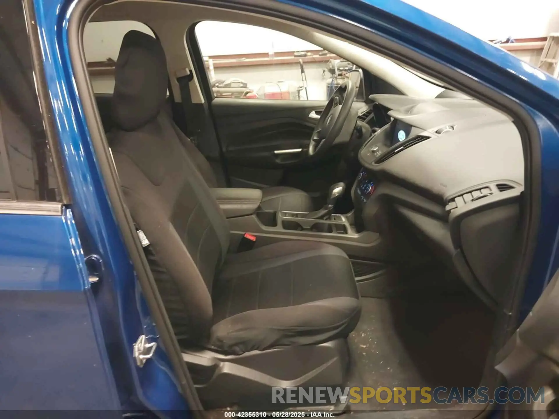 5 Photograph of a damaged car 1FMCU9GD5KUA23800 FORD ESCAPE 2019