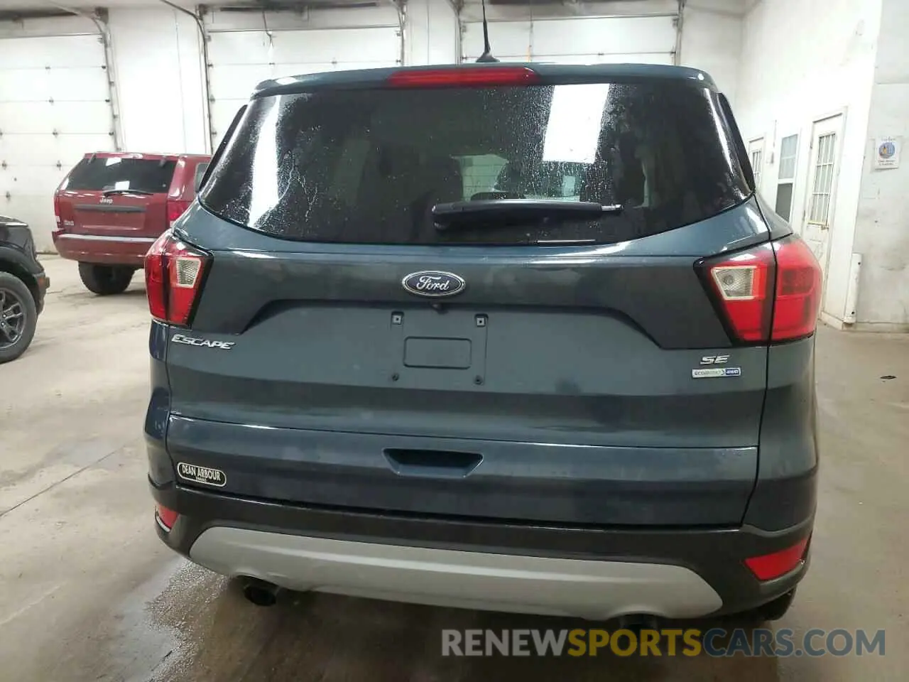 6 Photograph of a damaged car 1FMCU9GD5KUA46428 FORD ESCAPE 2019