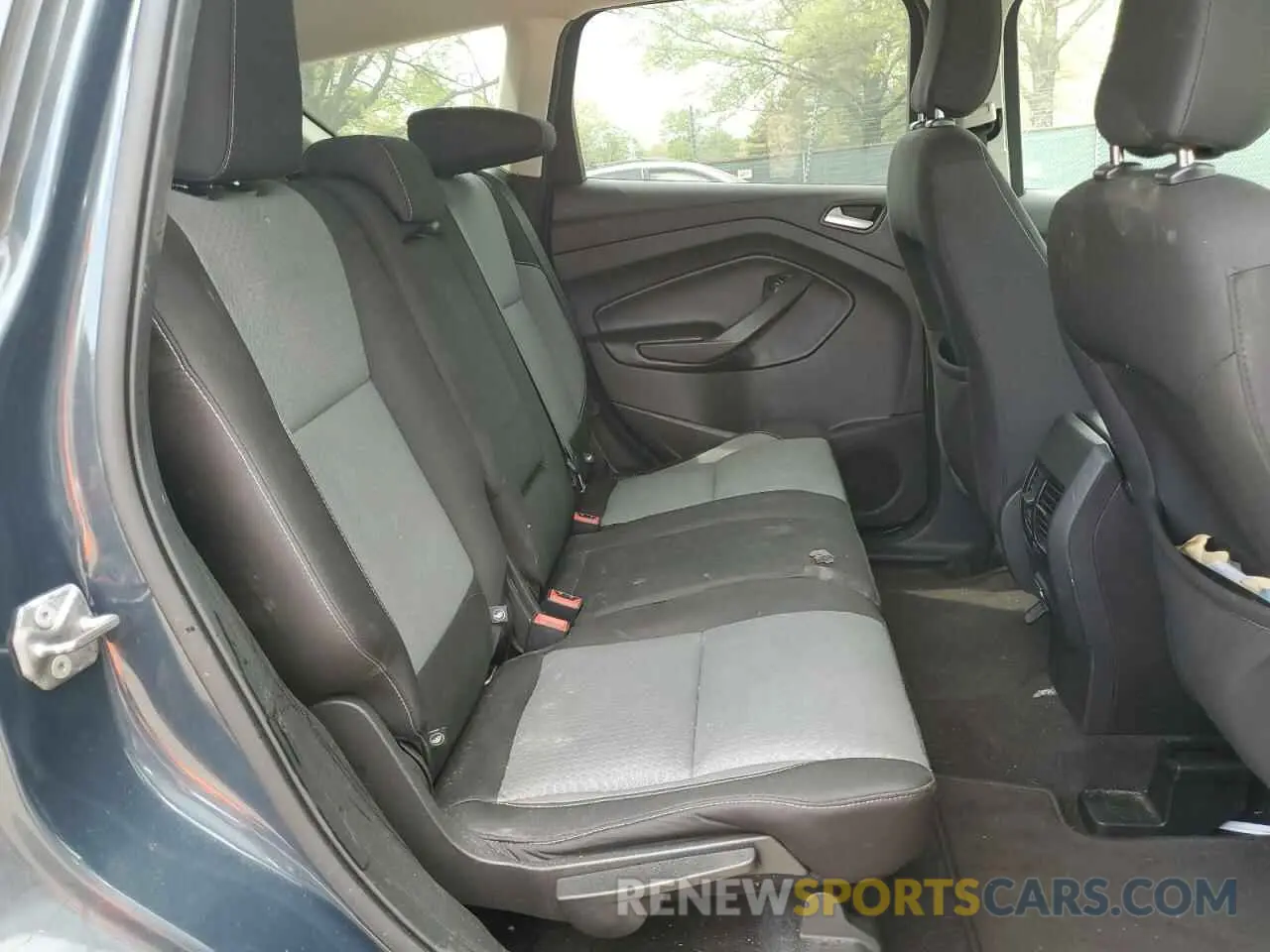 10 Photograph of a damaged car 1FMCU9GD5KUA65075 FORD ESCAPE 2019