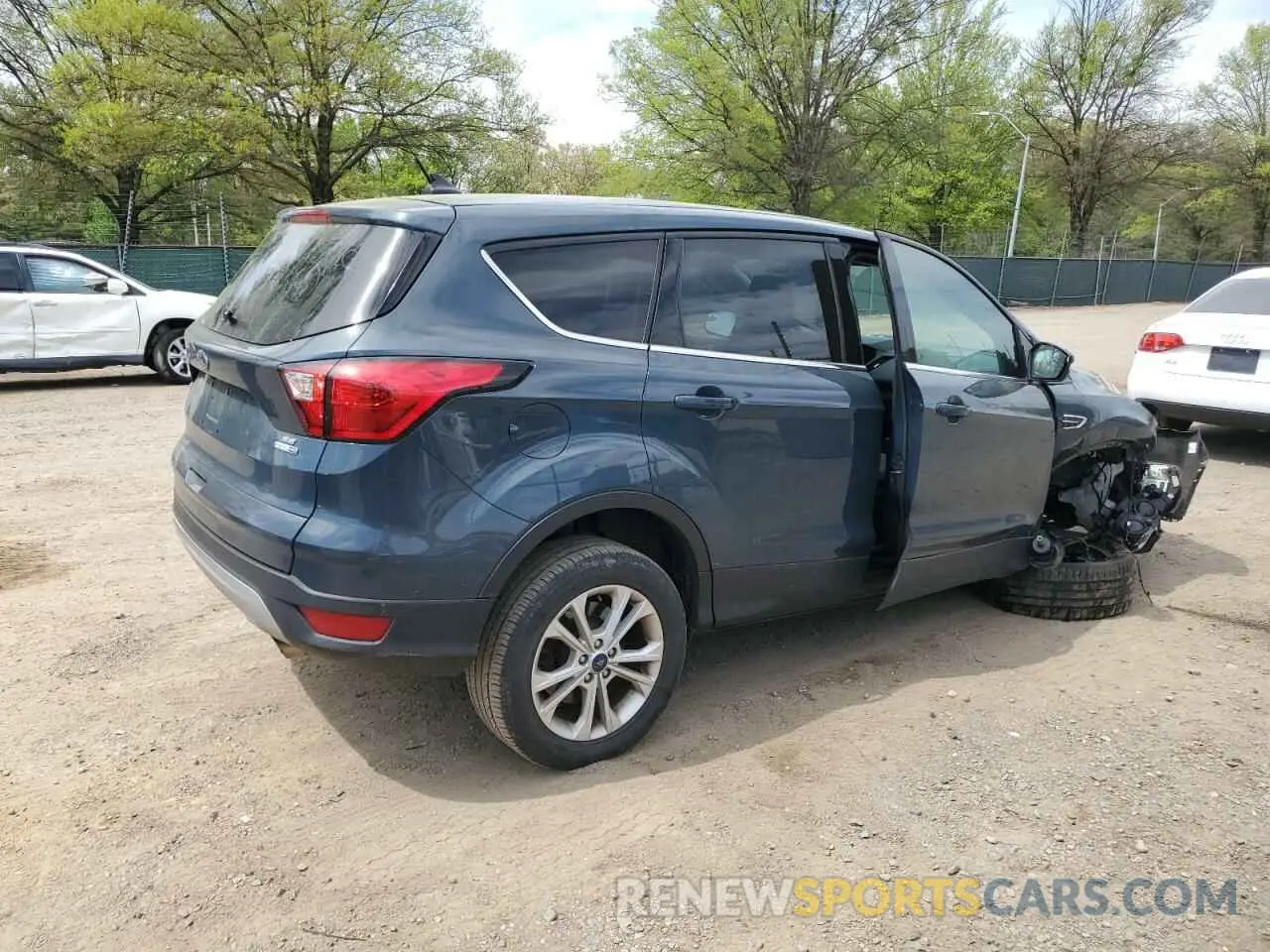 3 Photograph of a damaged car 1FMCU9GD5KUA65075 FORD ESCAPE 2019