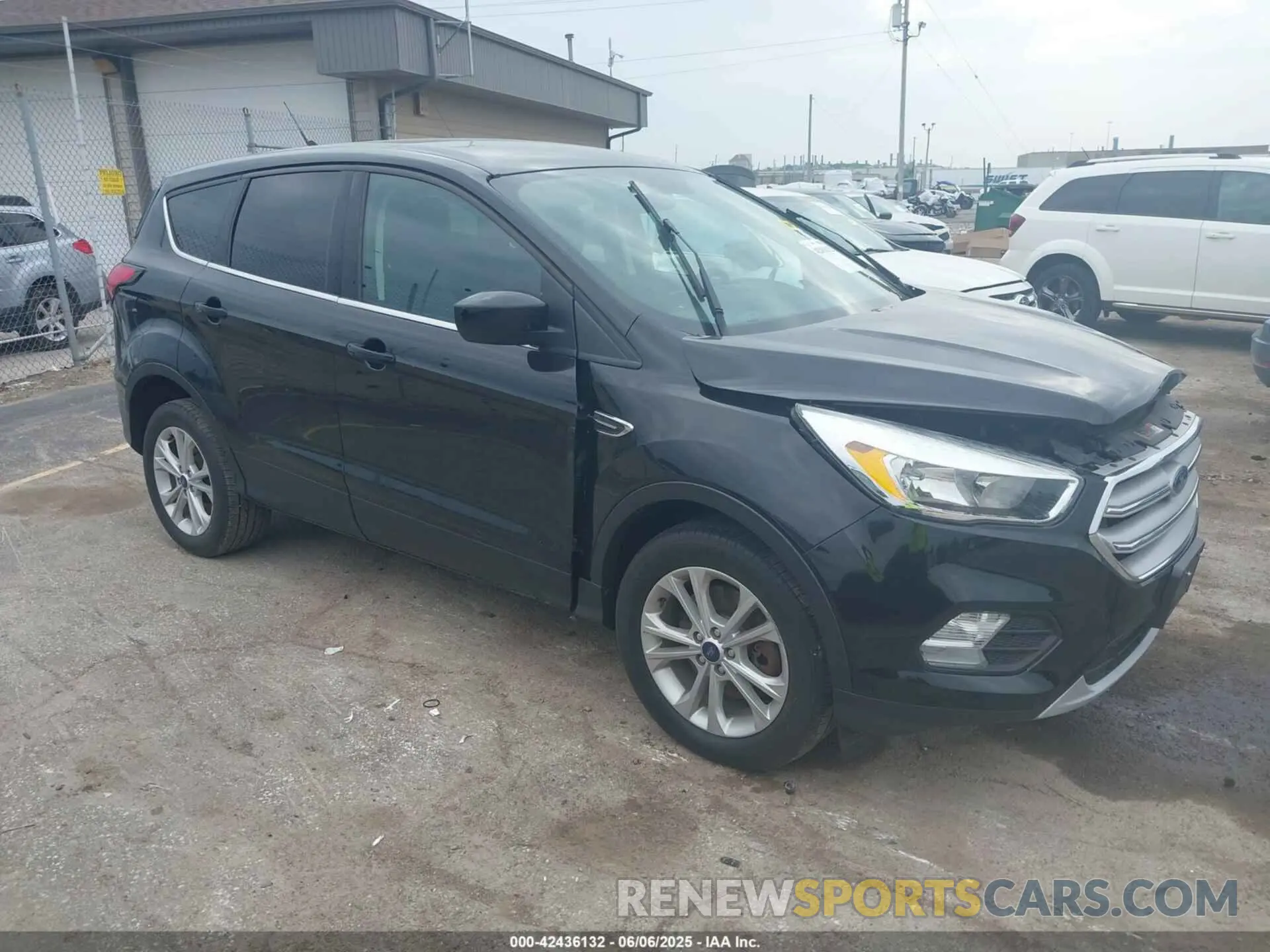 1 Photograph of a damaged car 1FMCU9GD5KUB37179 FORD ESCAPE 2019