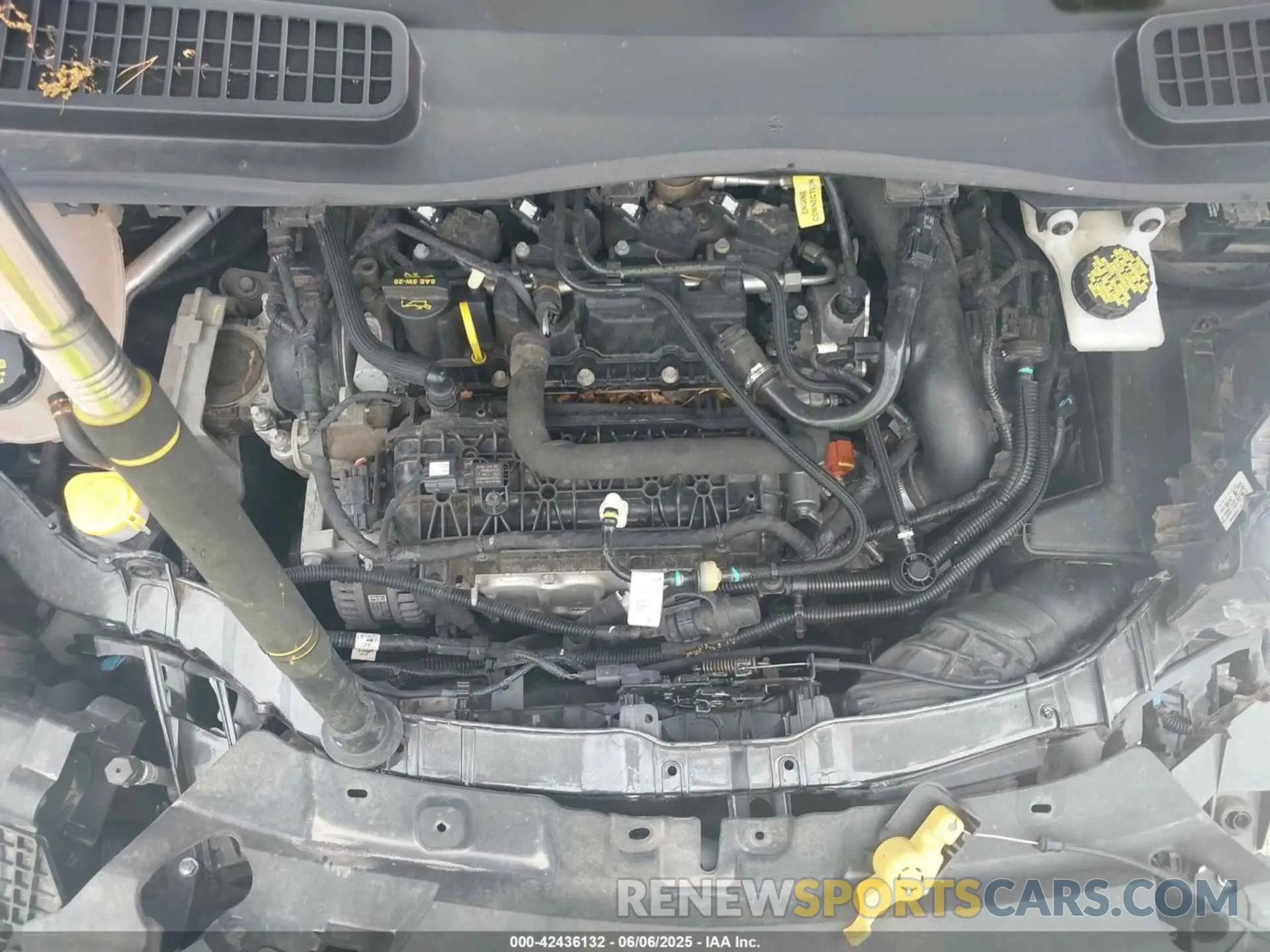 10 Photograph of a damaged car 1FMCU9GD5KUB37179 FORD ESCAPE 2019