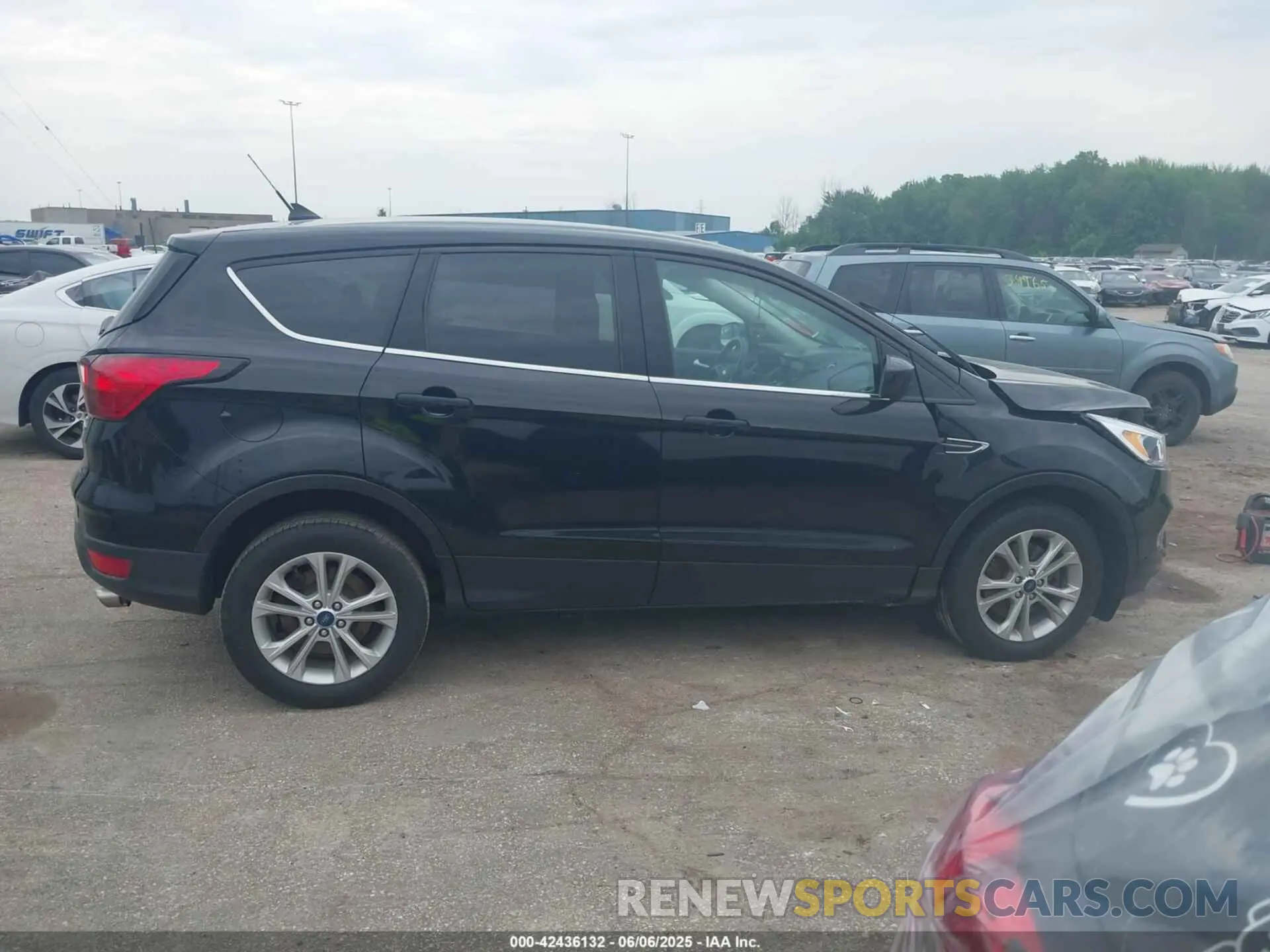 13 Photograph of a damaged car 1FMCU9GD5KUB37179 FORD ESCAPE 2019