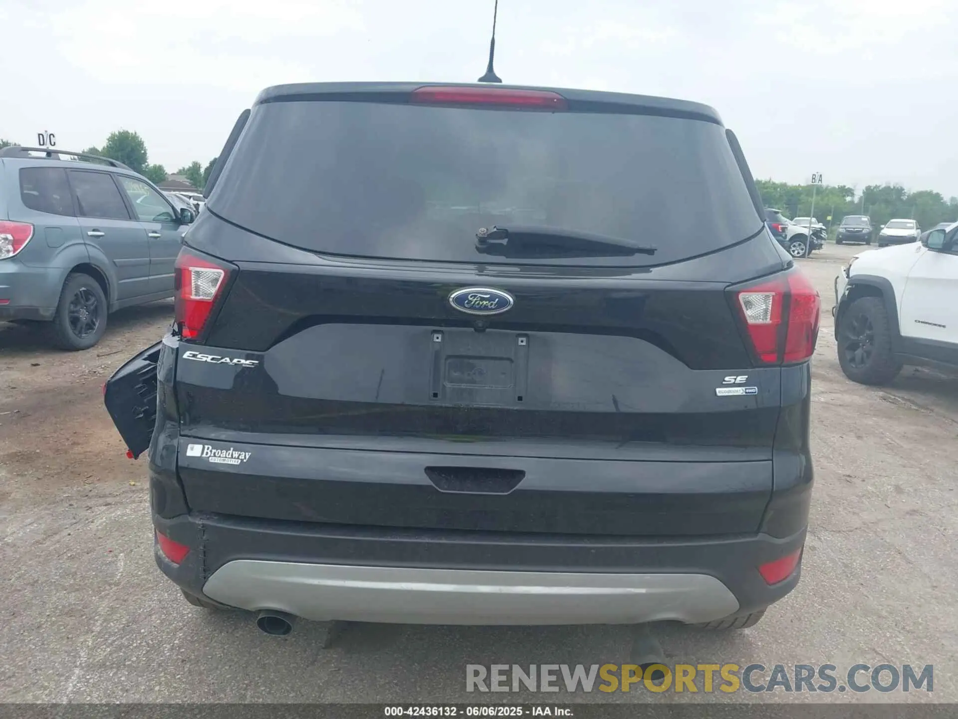 16 Photograph of a damaged car 1FMCU9GD5KUB37179 FORD ESCAPE 2019