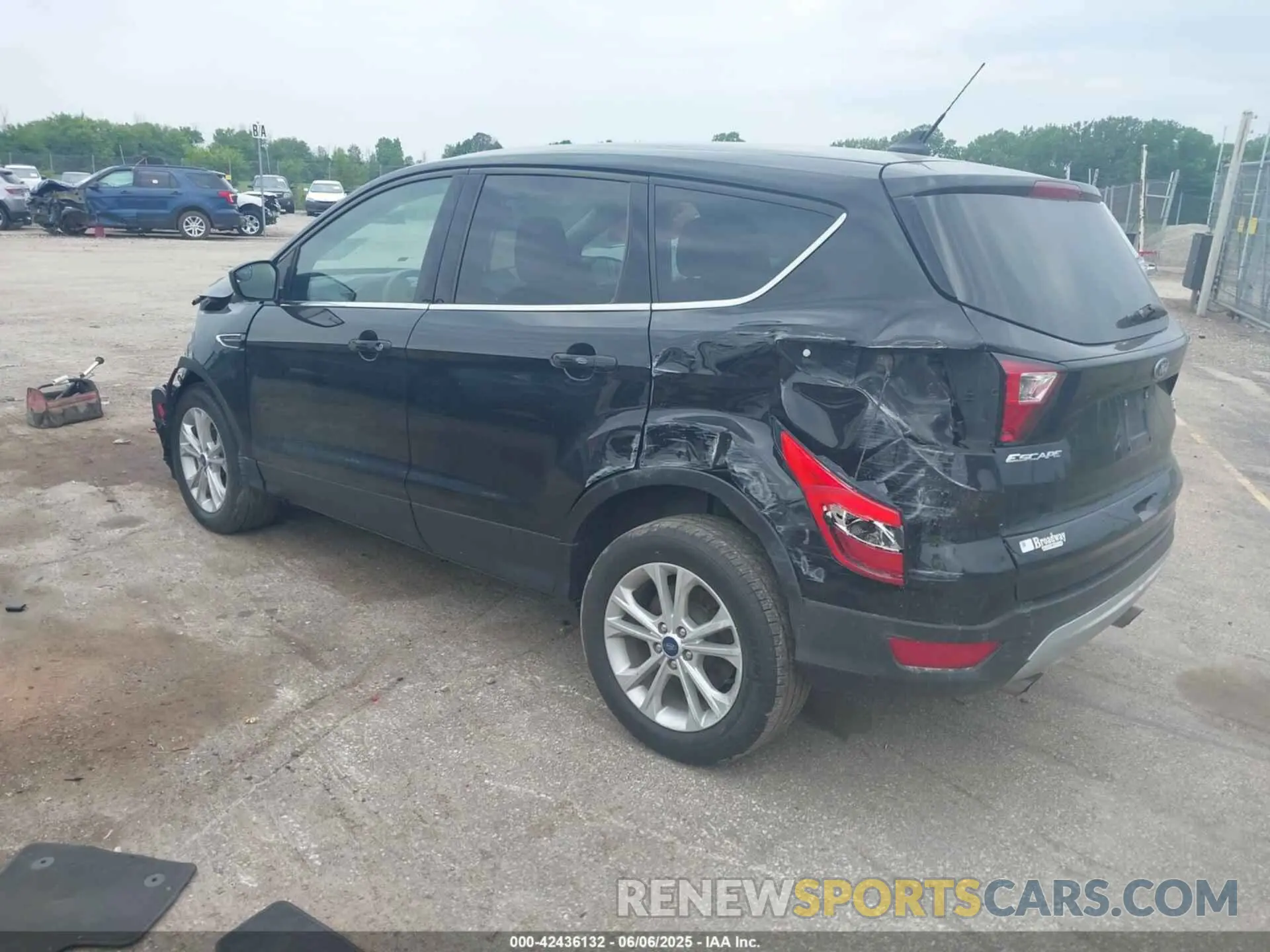 3 Photograph of a damaged car 1FMCU9GD5KUB37179 FORD ESCAPE 2019