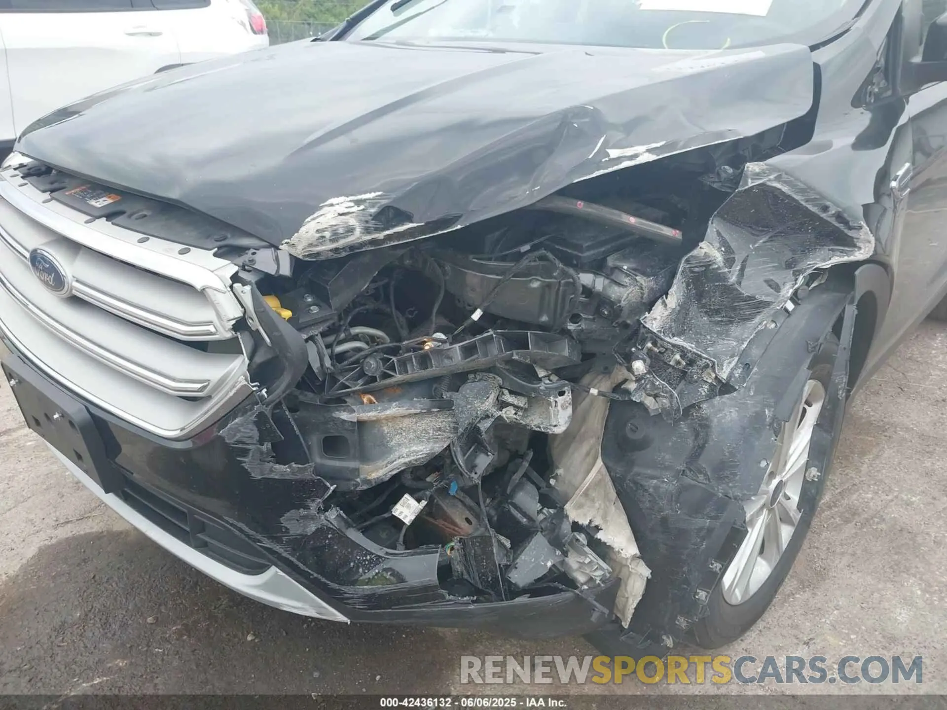 6 Photograph of a damaged car 1FMCU9GD5KUB37179 FORD ESCAPE 2019