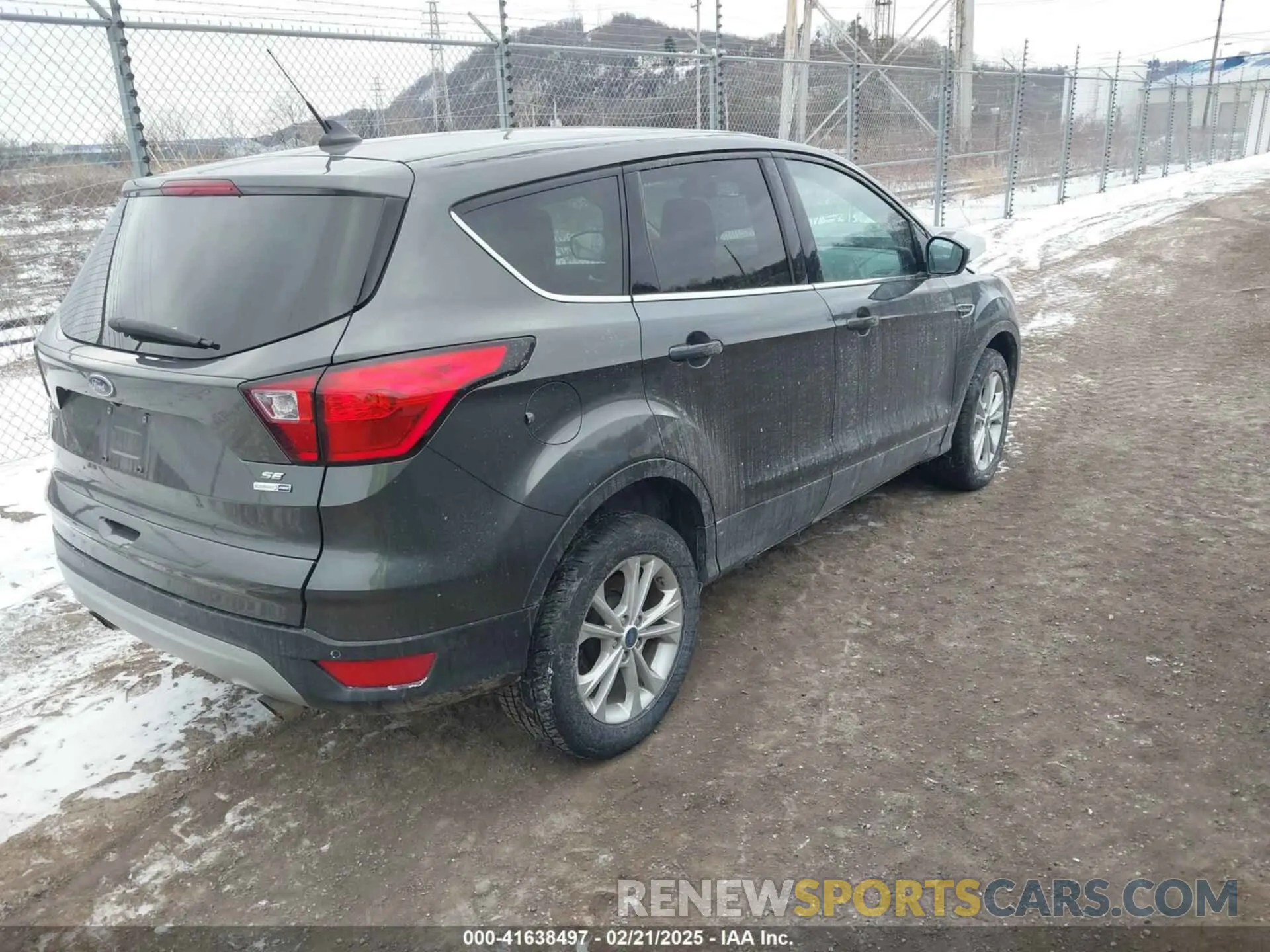 4 Photograph of a damaged car 1FMCU9GD5KUB38428 FORD ESCAPE 2019