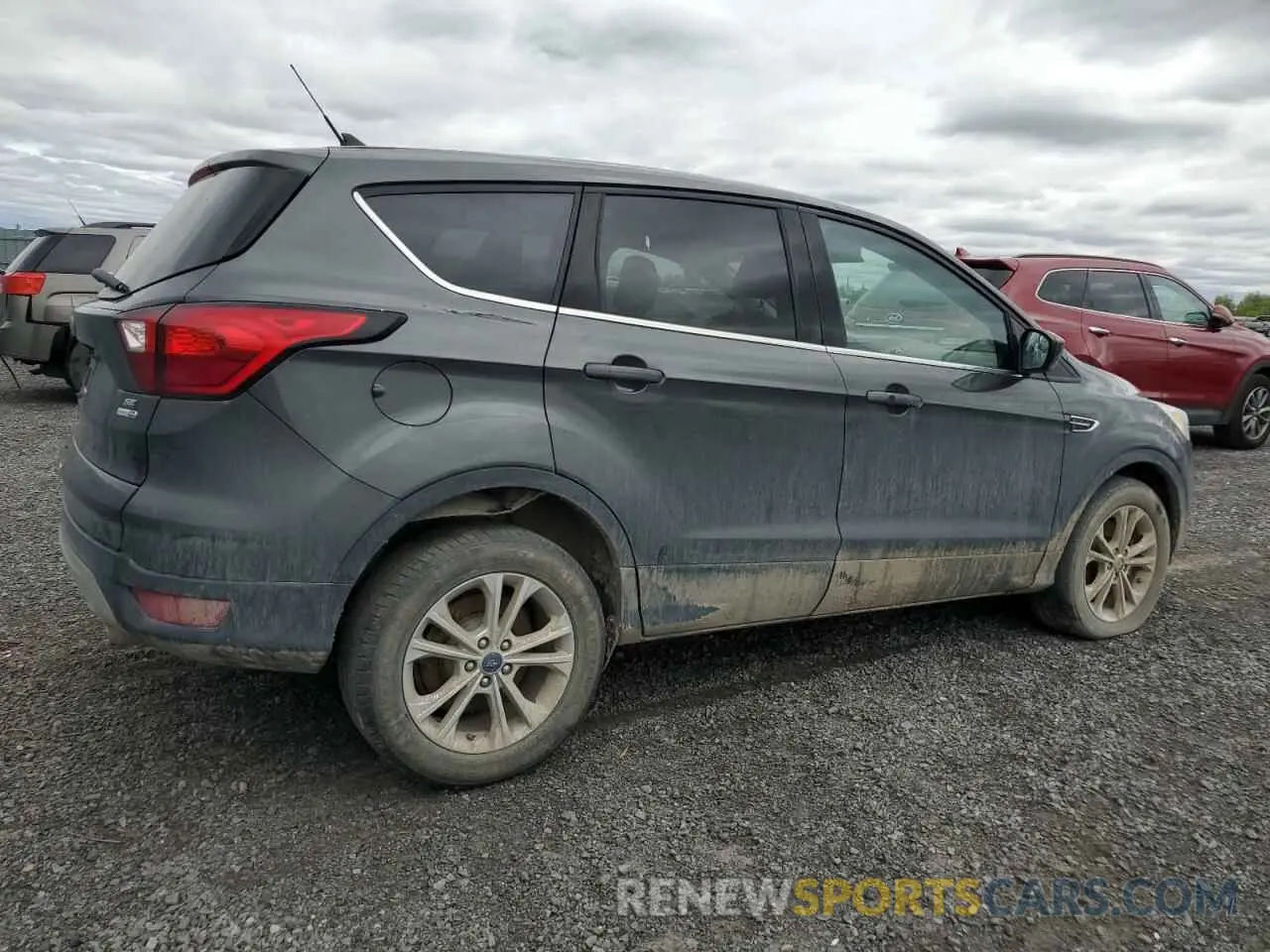 3 Photograph of a damaged car 1FMCU9GD5KUB67461 FORD ESCAPE 2019