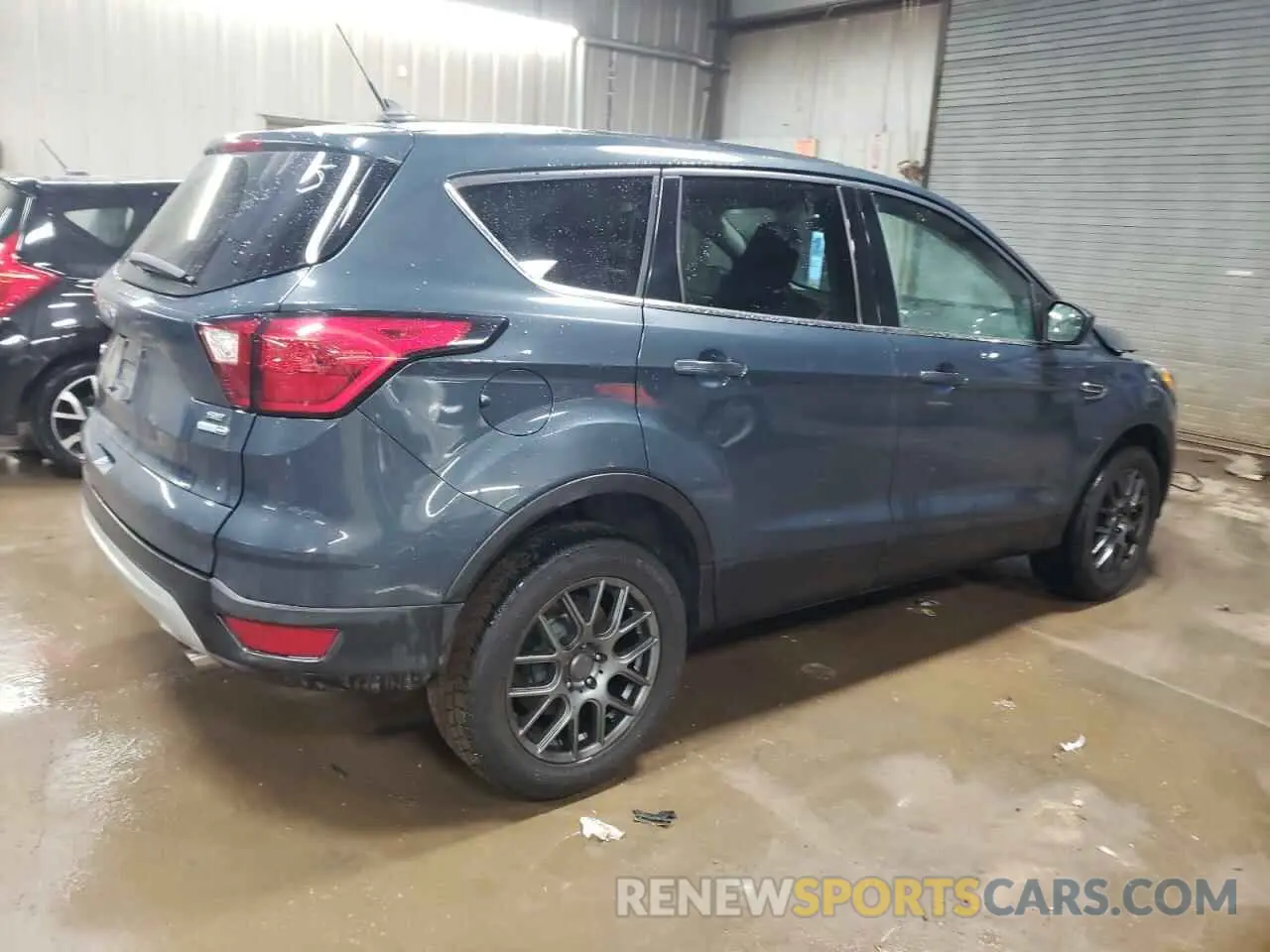 3 Photograph of a damaged car 1FMCU9GD5KUB74023 FORD ESCAPE 2019