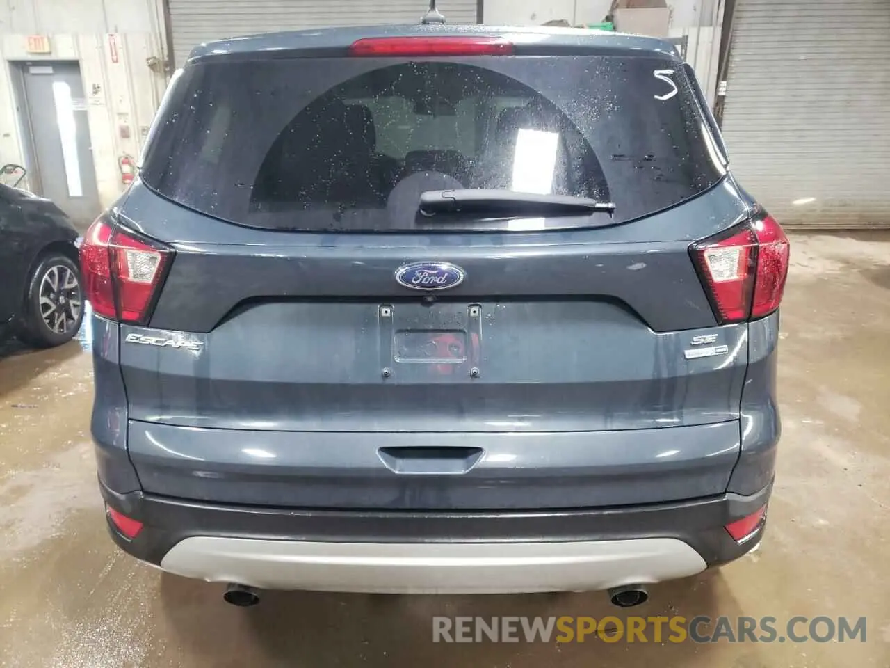 6 Photograph of a damaged car 1FMCU9GD5KUB74023 FORD ESCAPE 2019