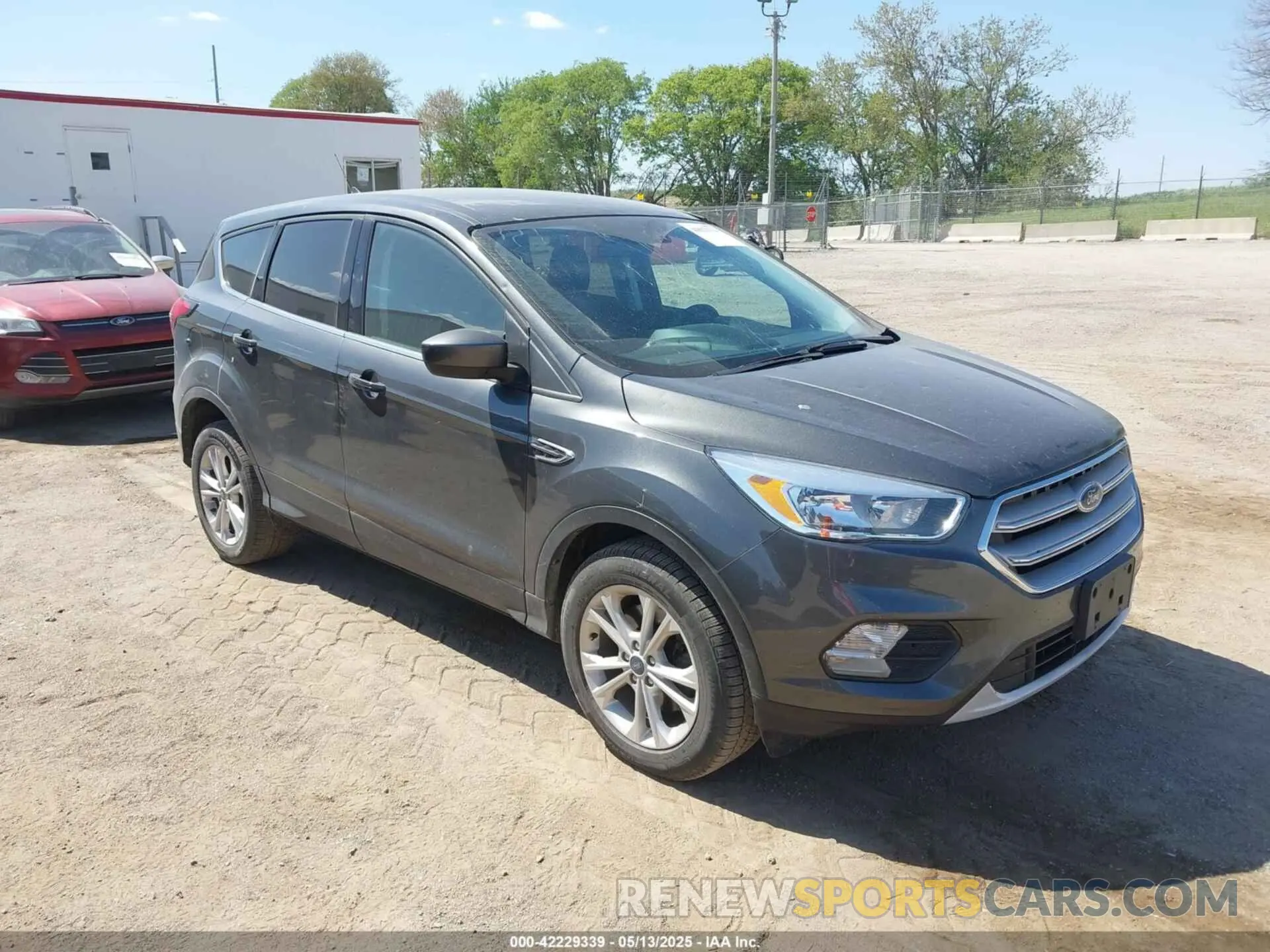 1 Photograph of a damaged car 1FMCU9GD5KUC09711 FORD ESCAPE 2019