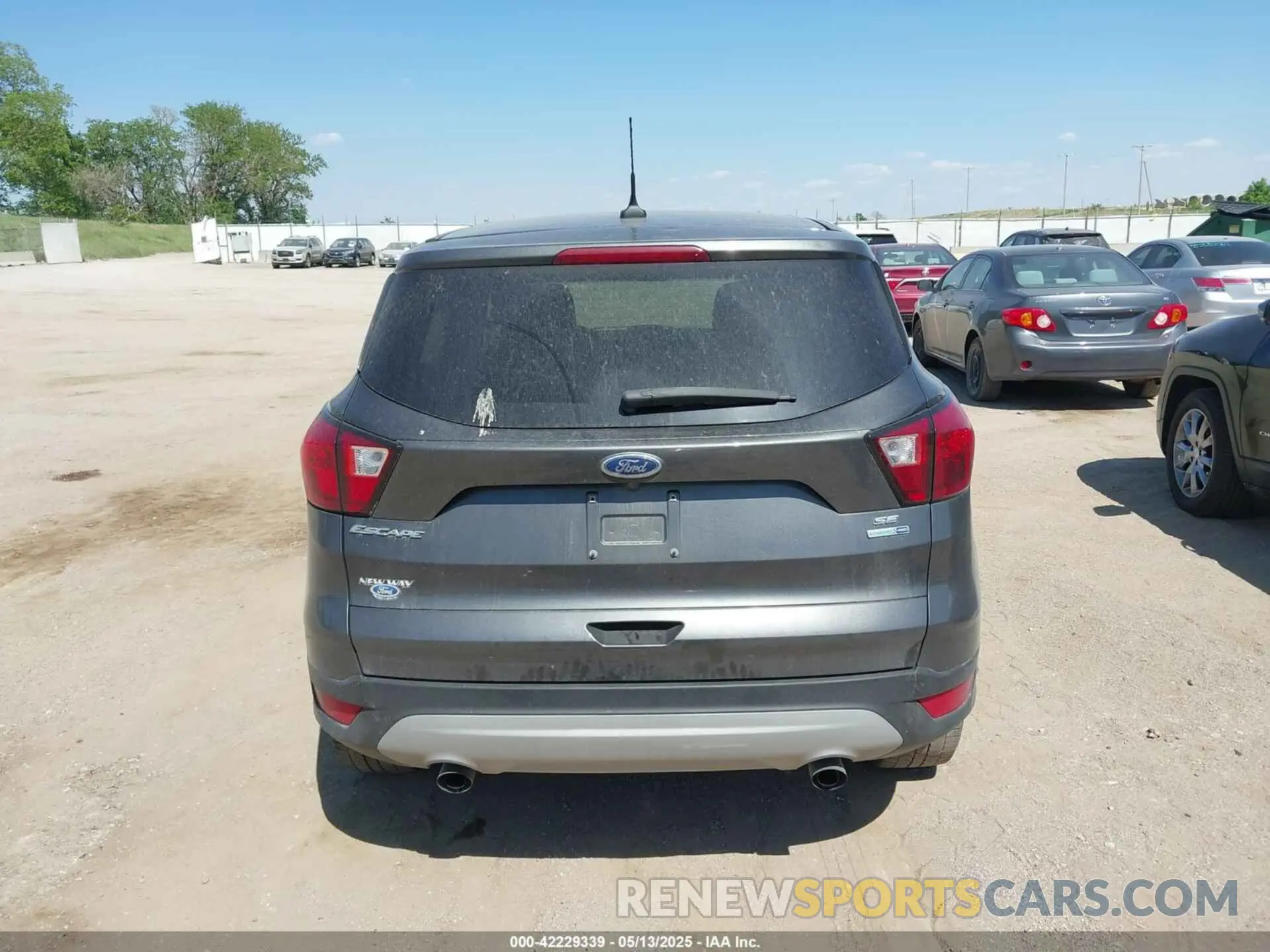 17 Photograph of a damaged car 1FMCU9GD5KUC09711 FORD ESCAPE 2019