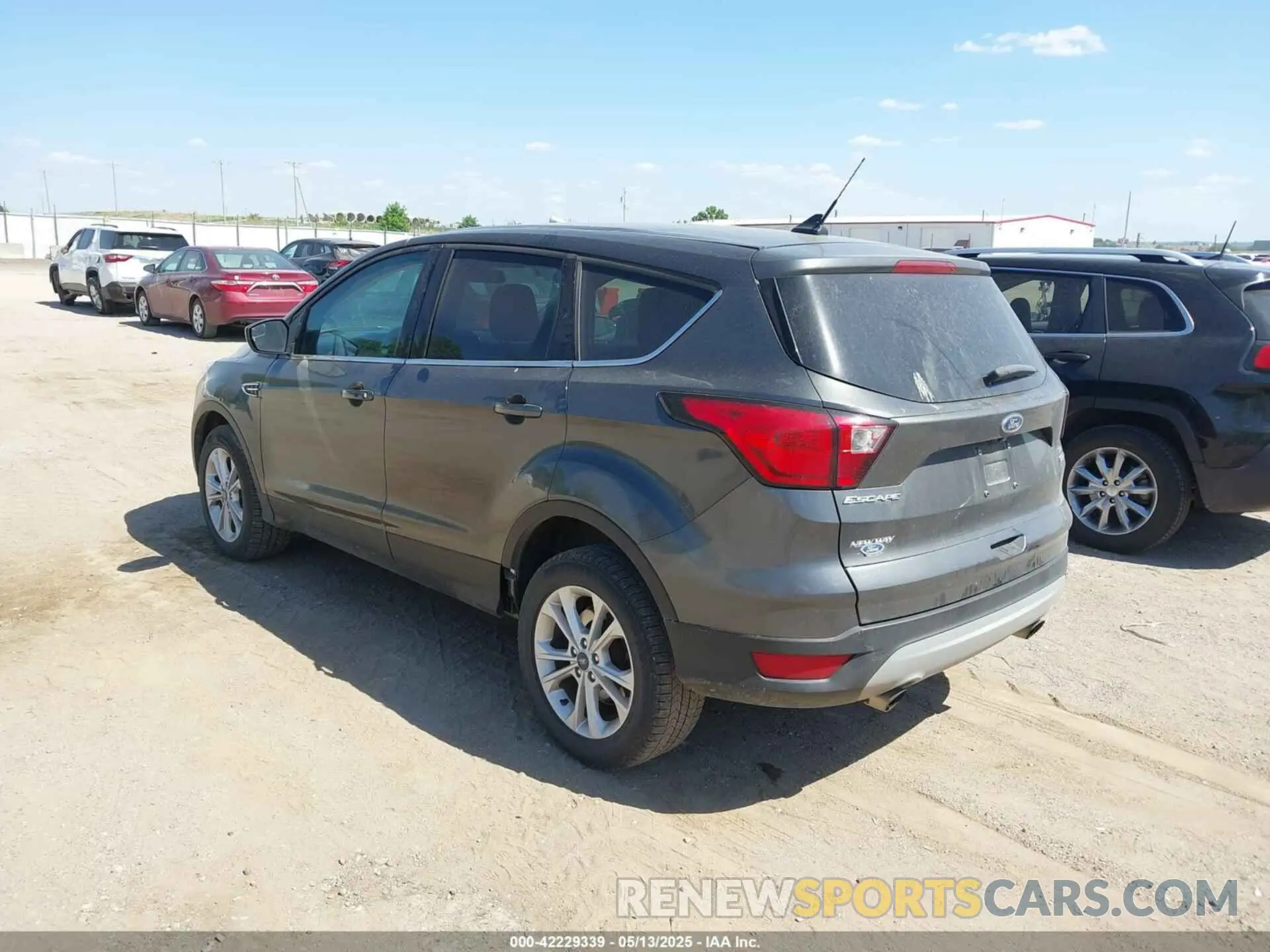 3 Photograph of a damaged car 1FMCU9GD5KUC09711 FORD ESCAPE 2019