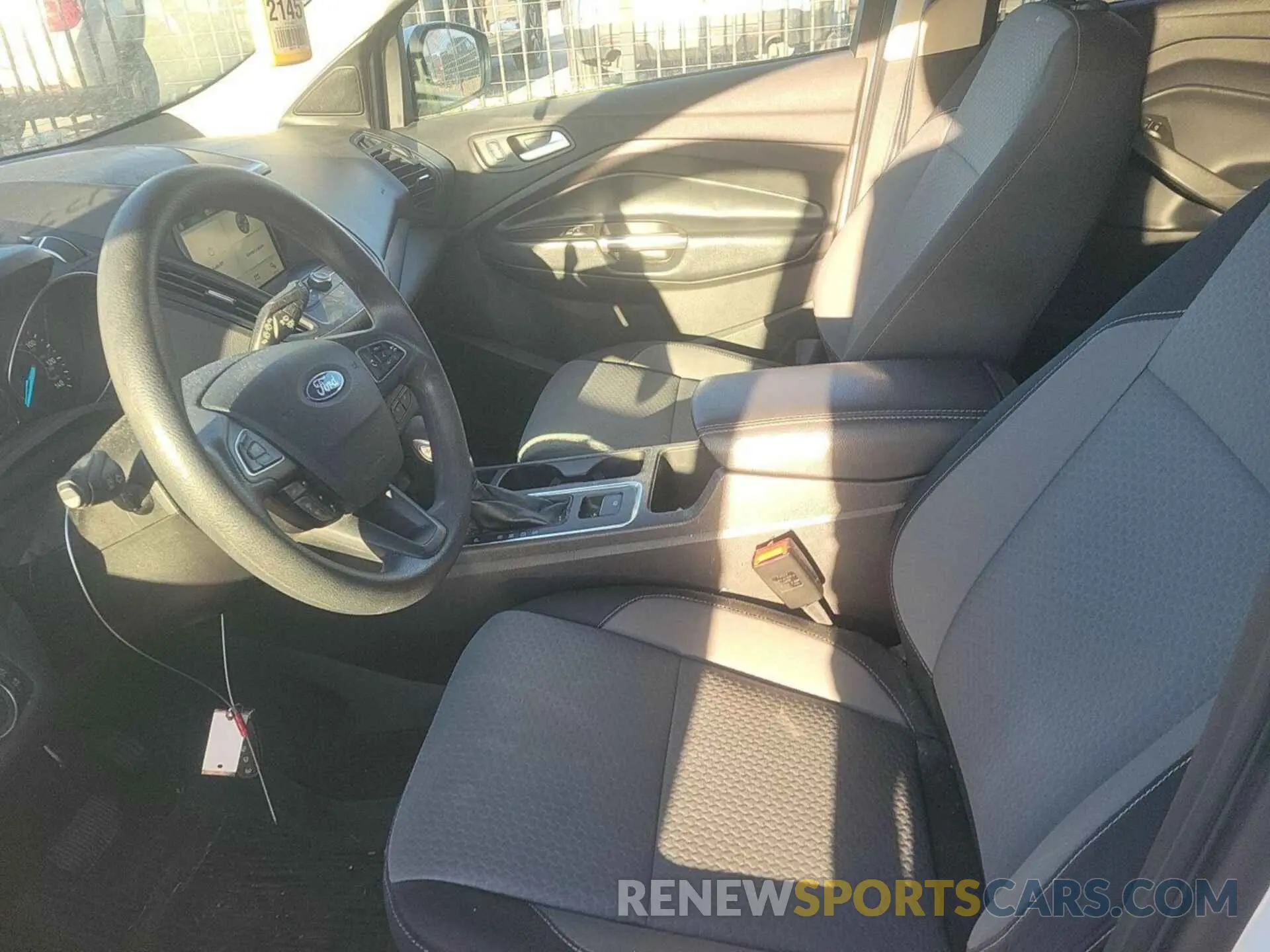 1 Photograph of a damaged car 1FMCU9GD5KUC37024 FORD ESCAPE 2019