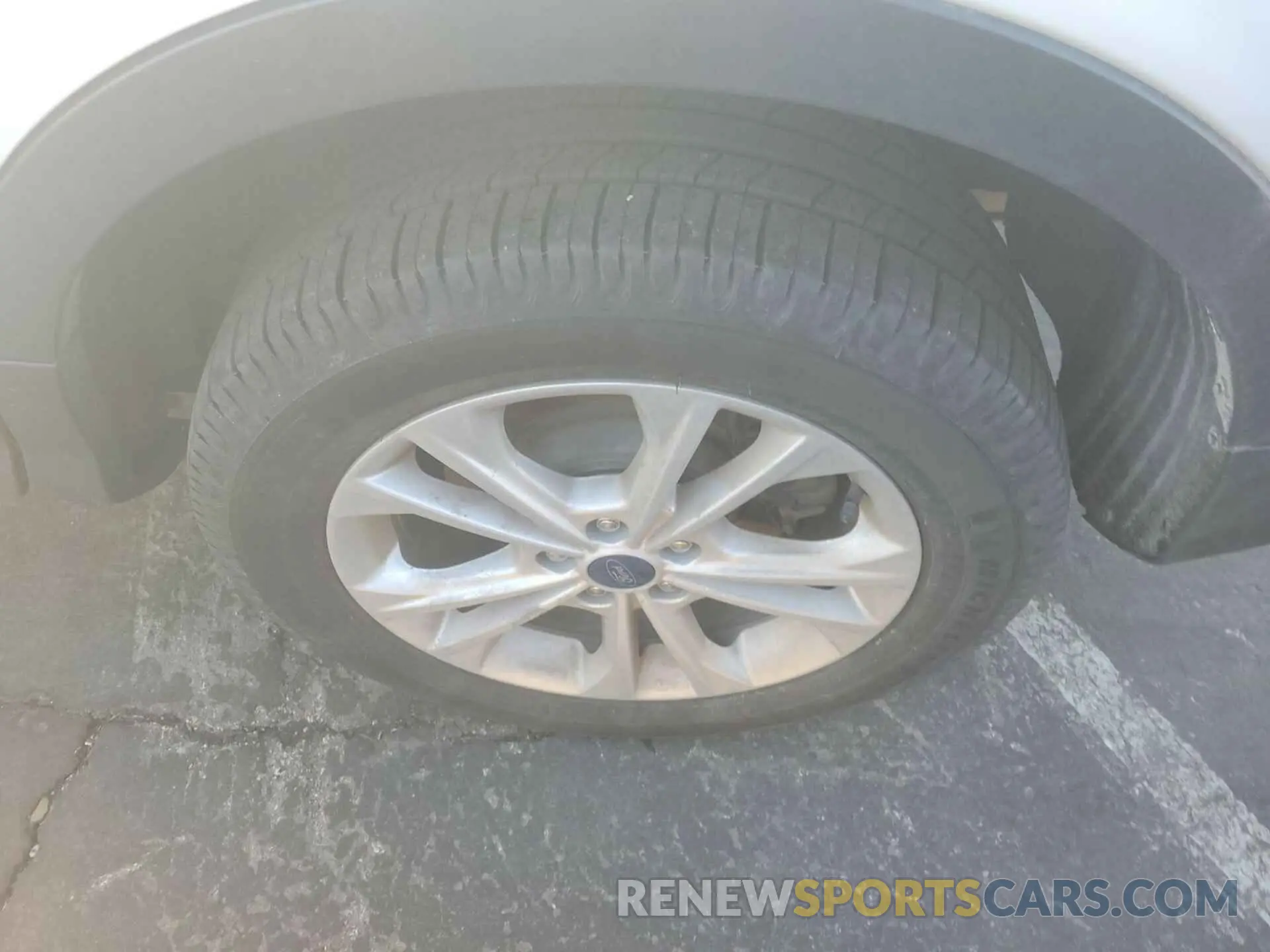 10 Photograph of a damaged car 1FMCU9GD5KUC37024 FORD ESCAPE 2019