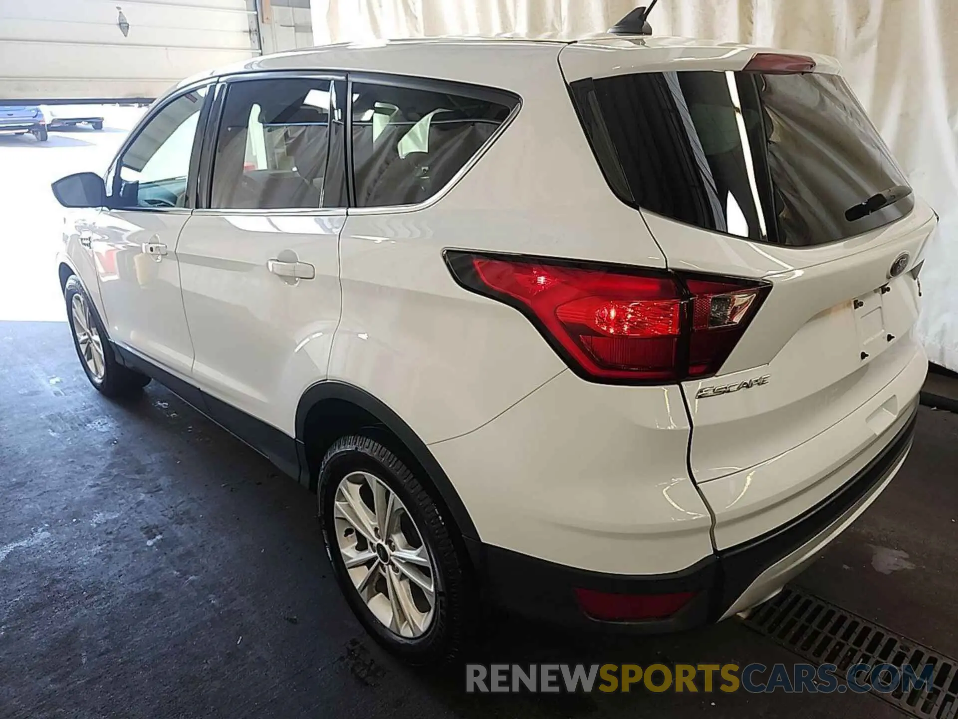 20 Photograph of a damaged car 1FMCU9GD5KUC37024 FORD ESCAPE 2019