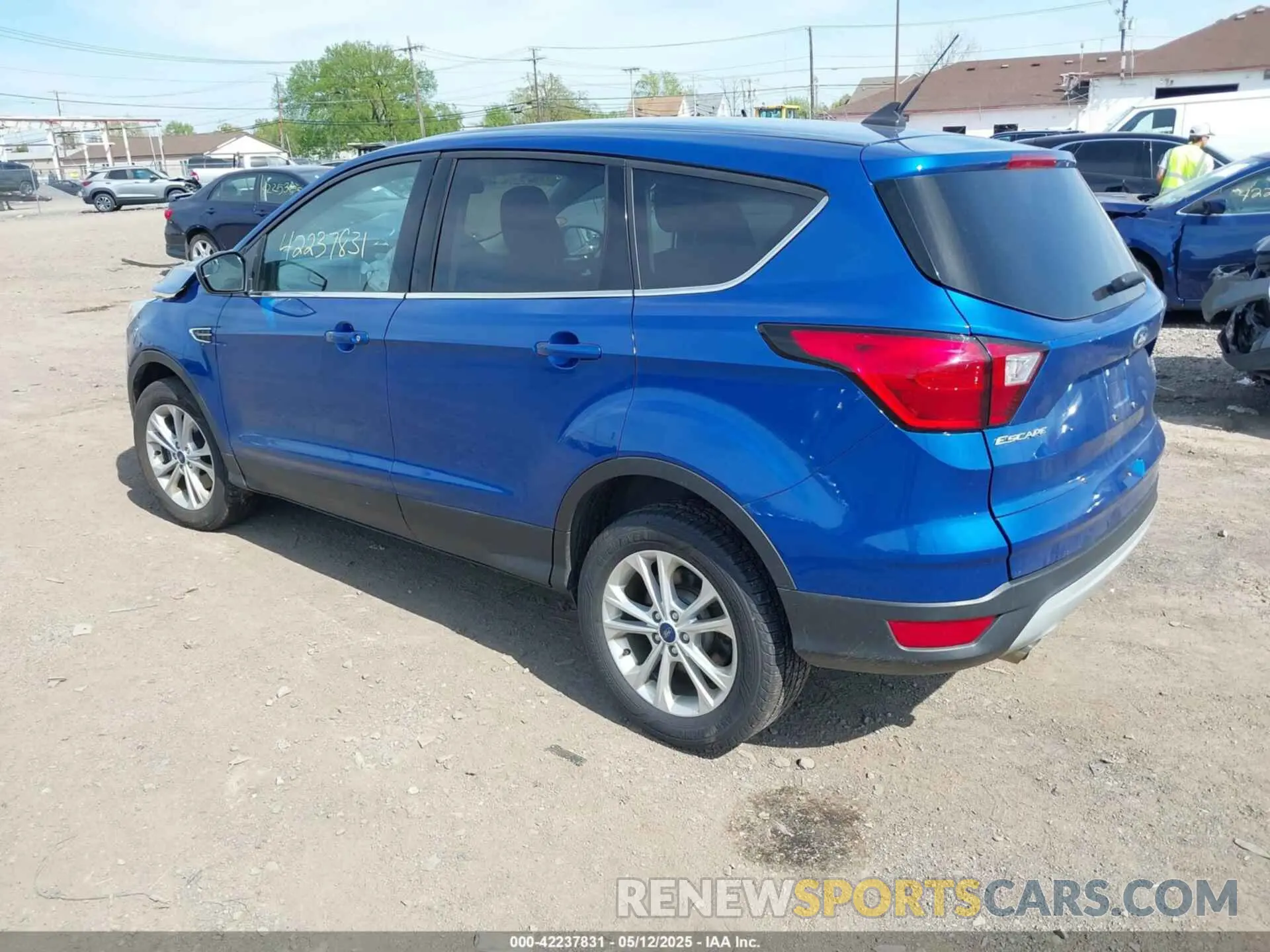 3 Photograph of a damaged car 1FMCU9GD5KUC48900 FORD ESCAPE 2019