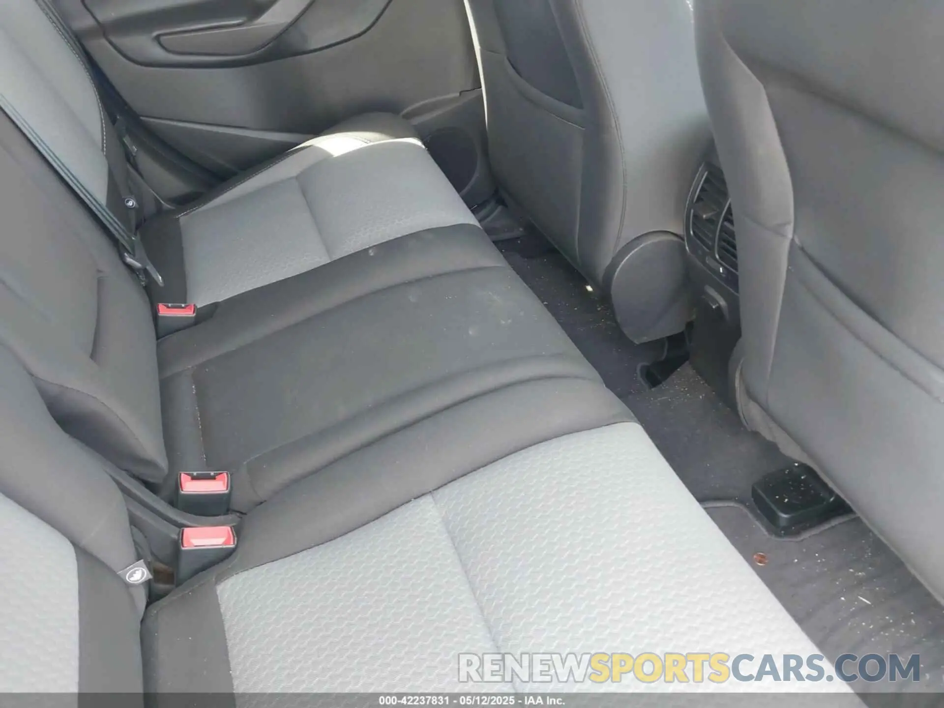 8 Photograph of a damaged car 1FMCU9GD5KUC48900 FORD ESCAPE 2019