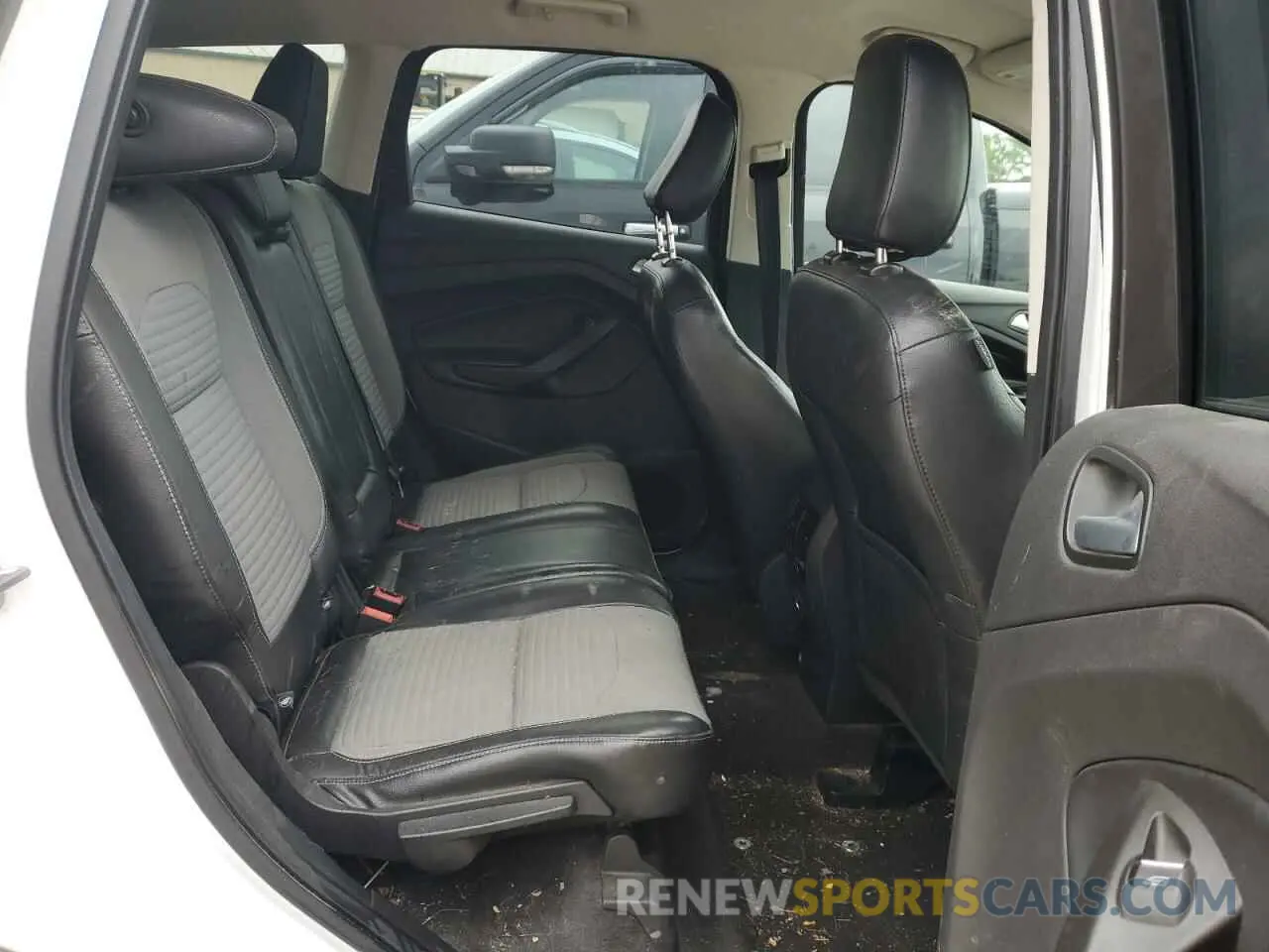 10 Photograph of a damaged car 1FMCU9GD6KUA13308 FORD ESCAPE 2019