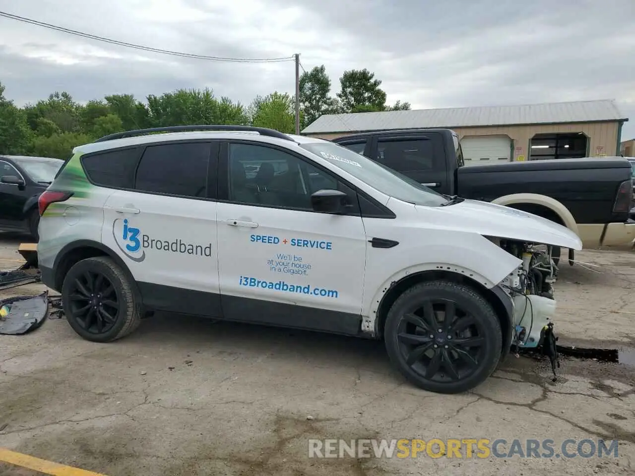4 Photograph of a damaged car 1FMCU9GD6KUA13308 FORD ESCAPE 2019