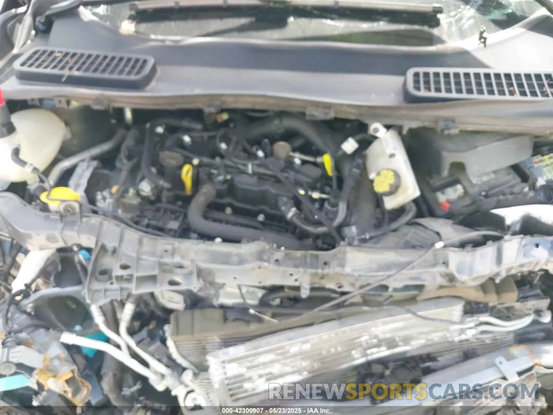 10 Photograph of a damaged car 1FMCU9GD6KUA32411 FORD ESCAPE 2019