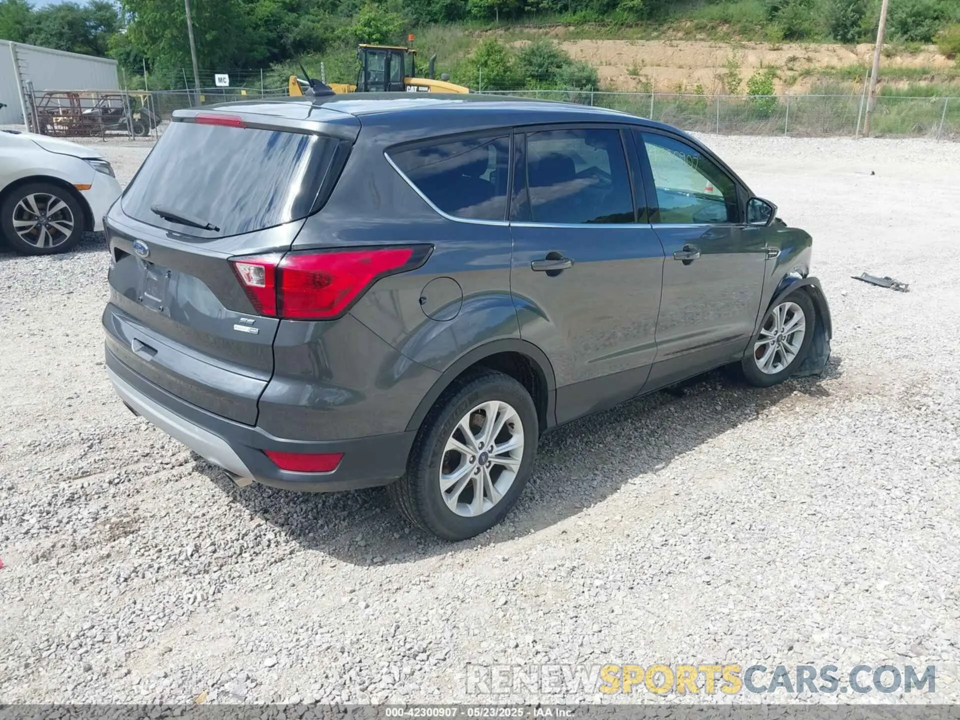 4 Photograph of a damaged car 1FMCU9GD6KUA32411 FORD ESCAPE 2019