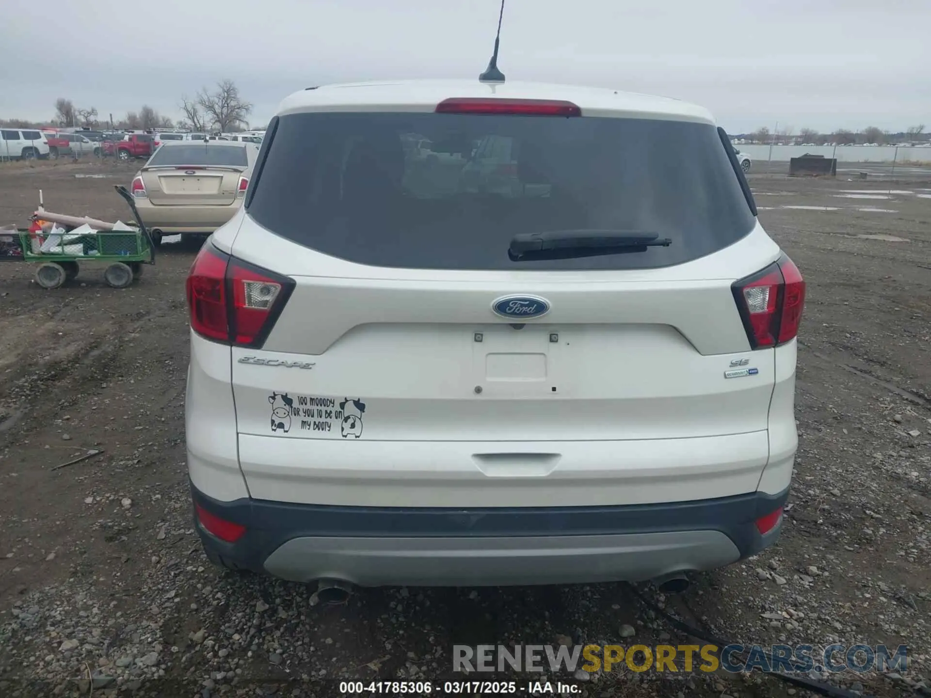 17 Photograph of a damaged car 1FMCU9GD6KUA41674 FORD ESCAPE 2019
