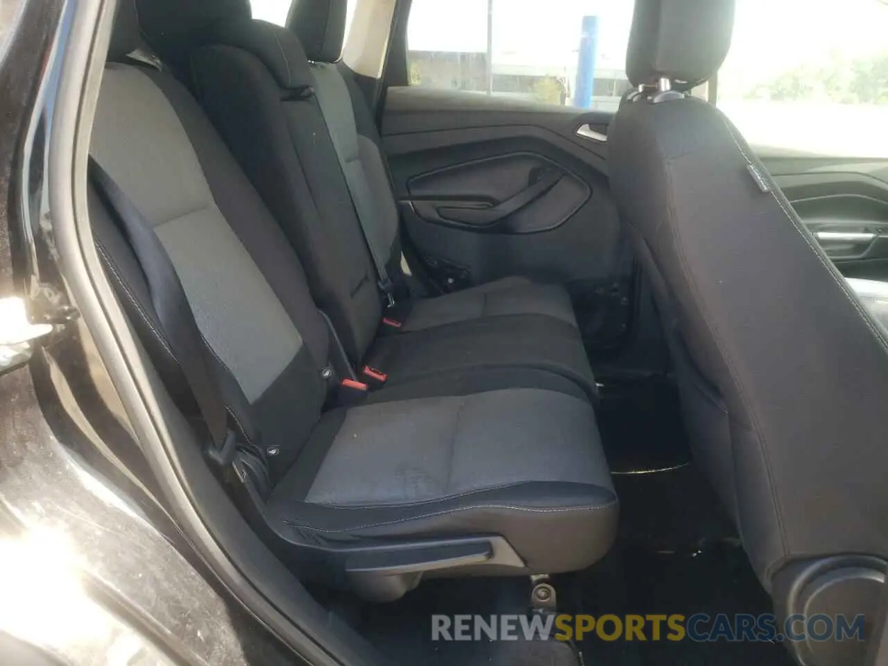 10 Photograph of a damaged car 1FMCU9GD6KUA72472 FORD ESCAPE 2019