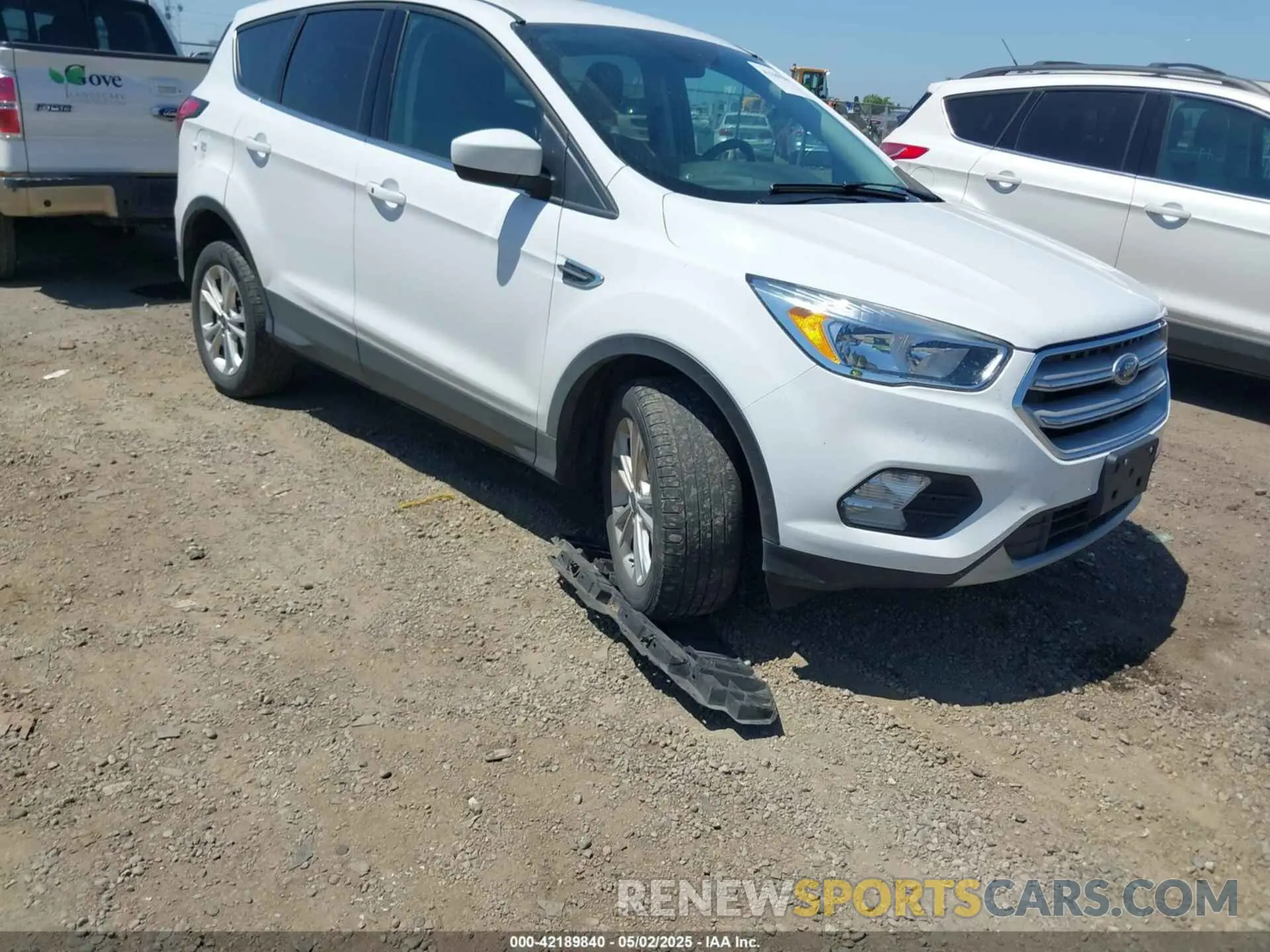 1 Photograph of a damaged car 1FMCU9GD6KUB07267 FORD ESCAPE 2019