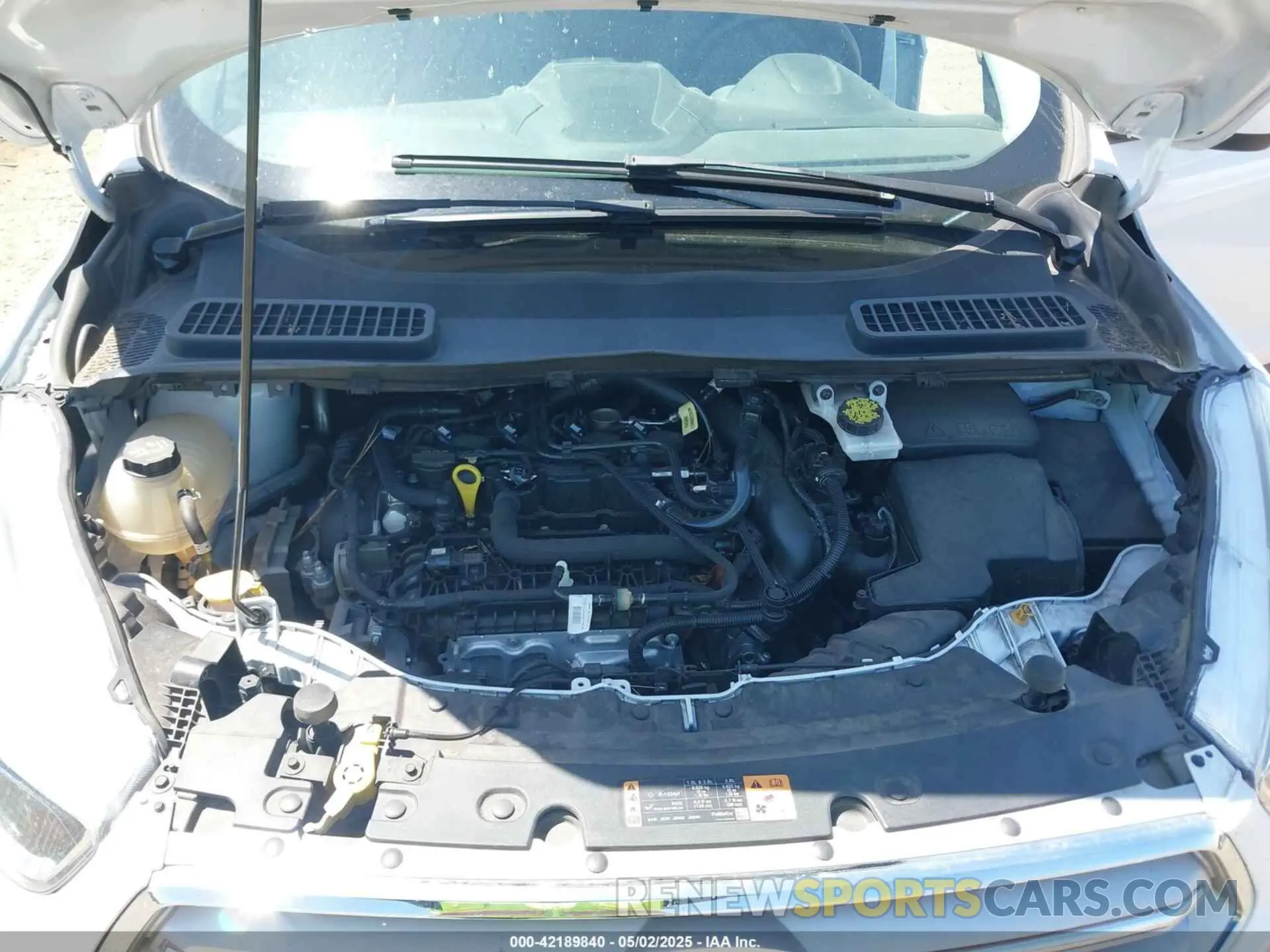 10 Photograph of a damaged car 1FMCU9GD6KUB07267 FORD ESCAPE 2019