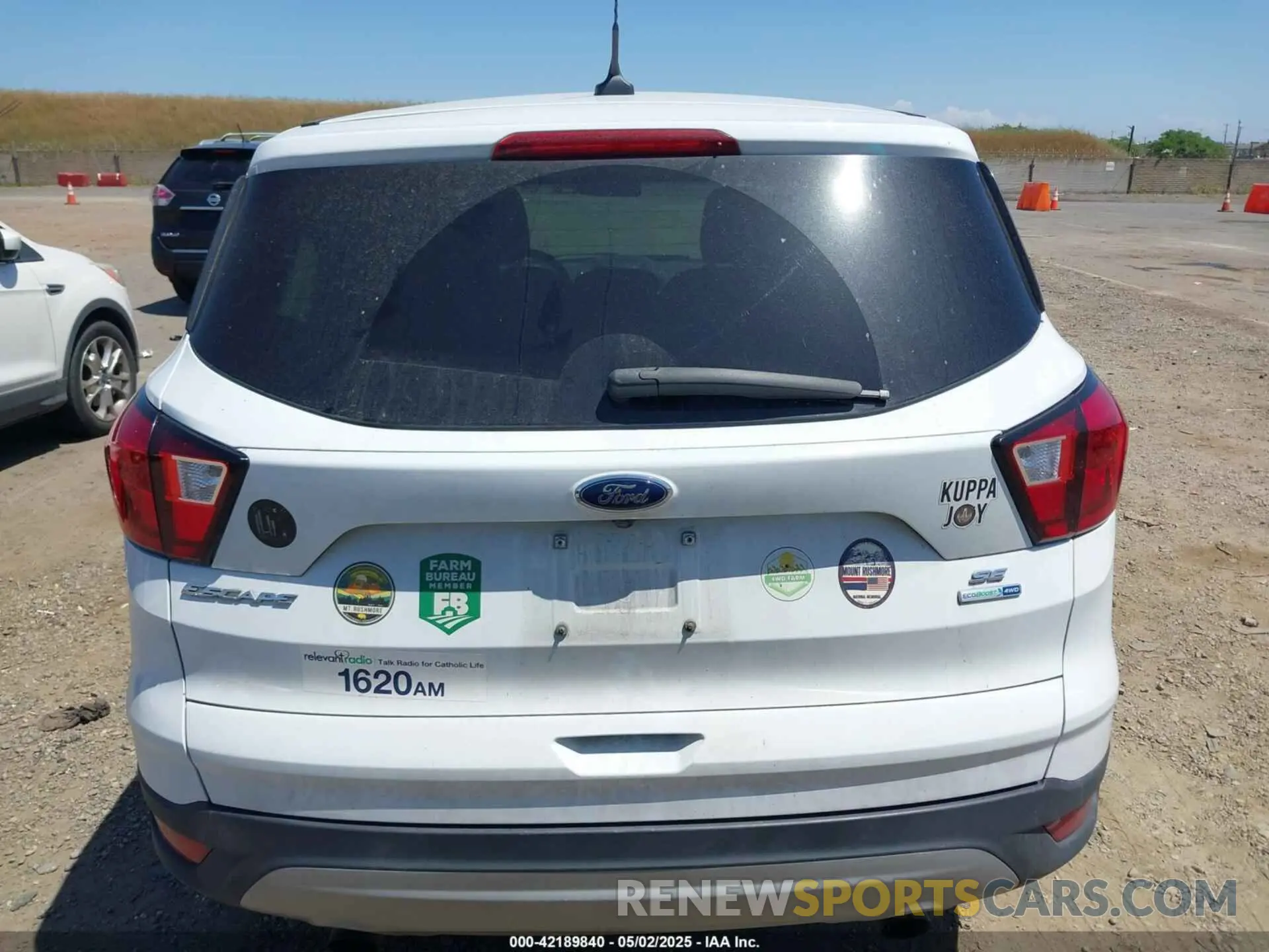 16 Photograph of a damaged car 1FMCU9GD6KUB07267 FORD ESCAPE 2019