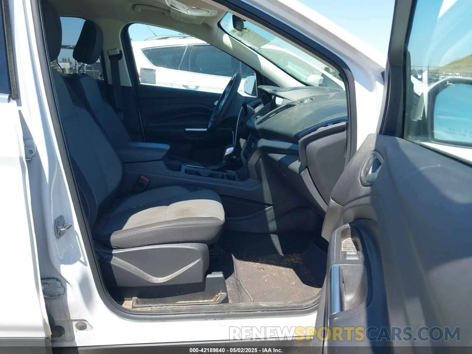 5 Photograph of a damaged car 1FMCU9GD6KUB07267 FORD ESCAPE 2019