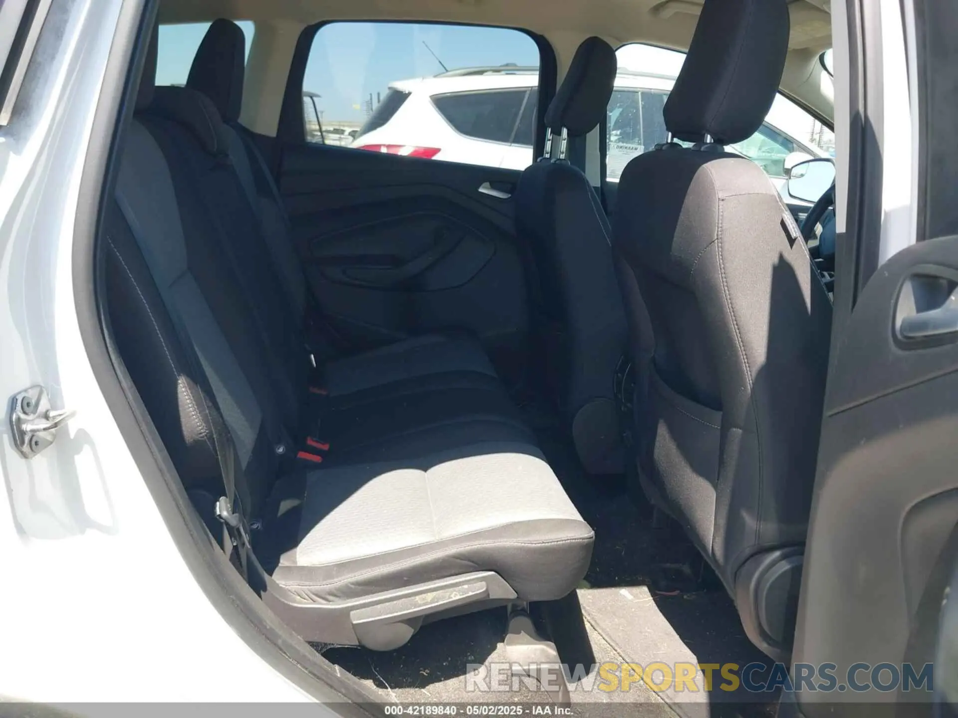8 Photograph of a damaged car 1FMCU9GD6KUB07267 FORD ESCAPE 2019