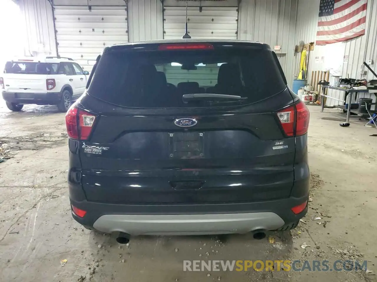 6 Photograph of a damaged car 1FMCU9GD6KUB27891 FORD ESCAPE 2019