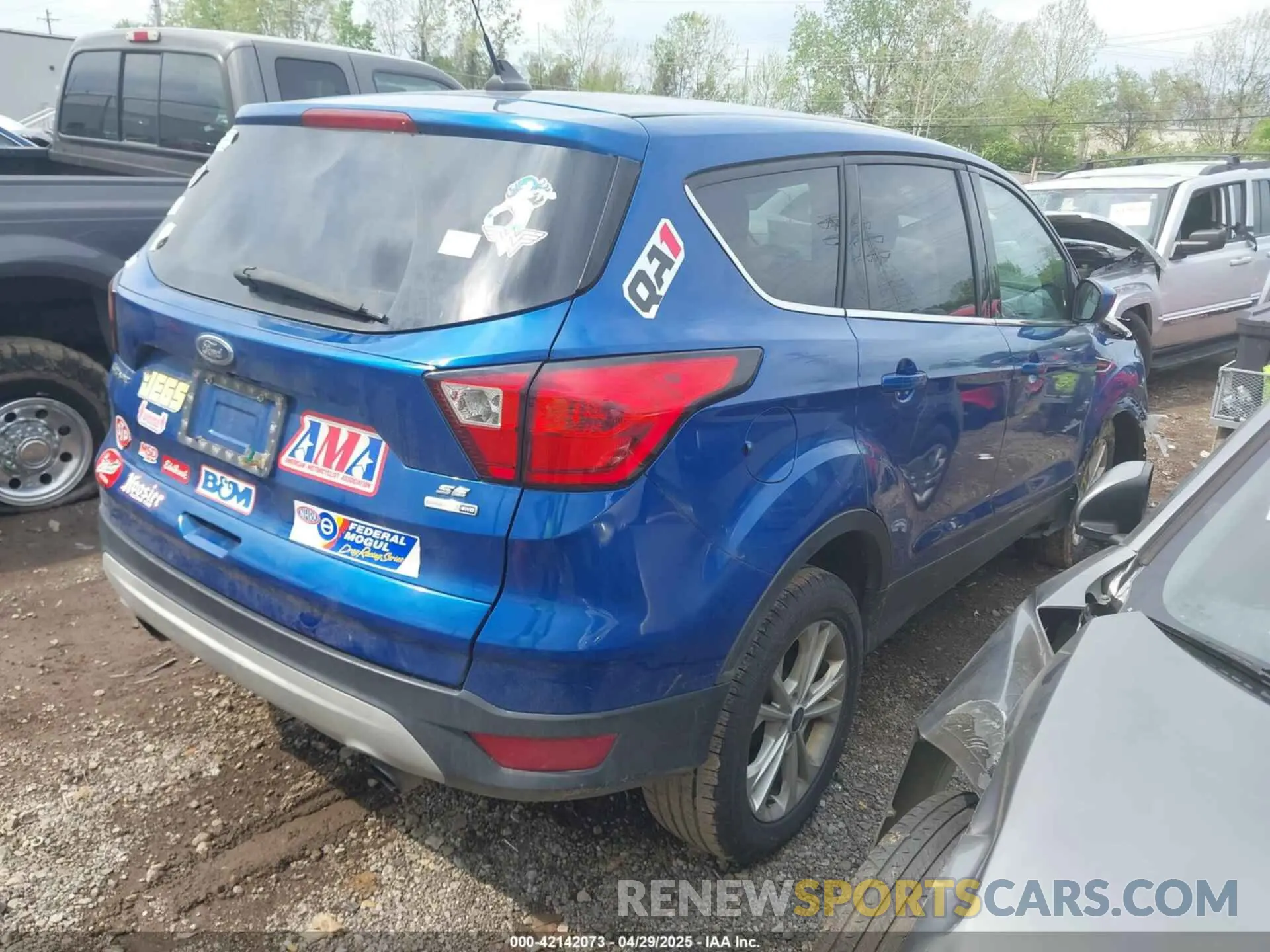 4 Photograph of a damaged car 1FMCU9GD6KUB53780 FORD ESCAPE 2019