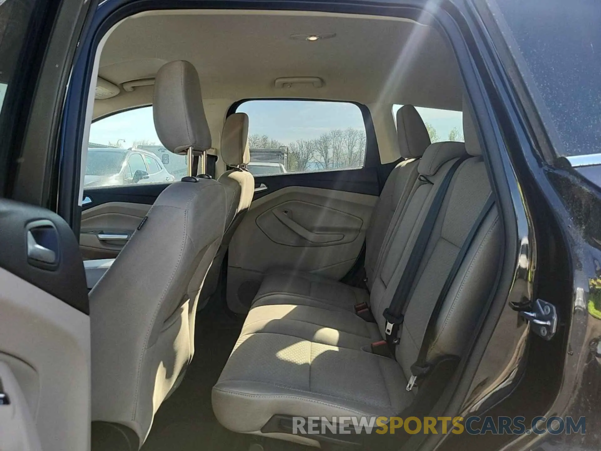 16 Photograph of a damaged car 1FMCU9GD6KUB82549 FORD ESCAPE 2019