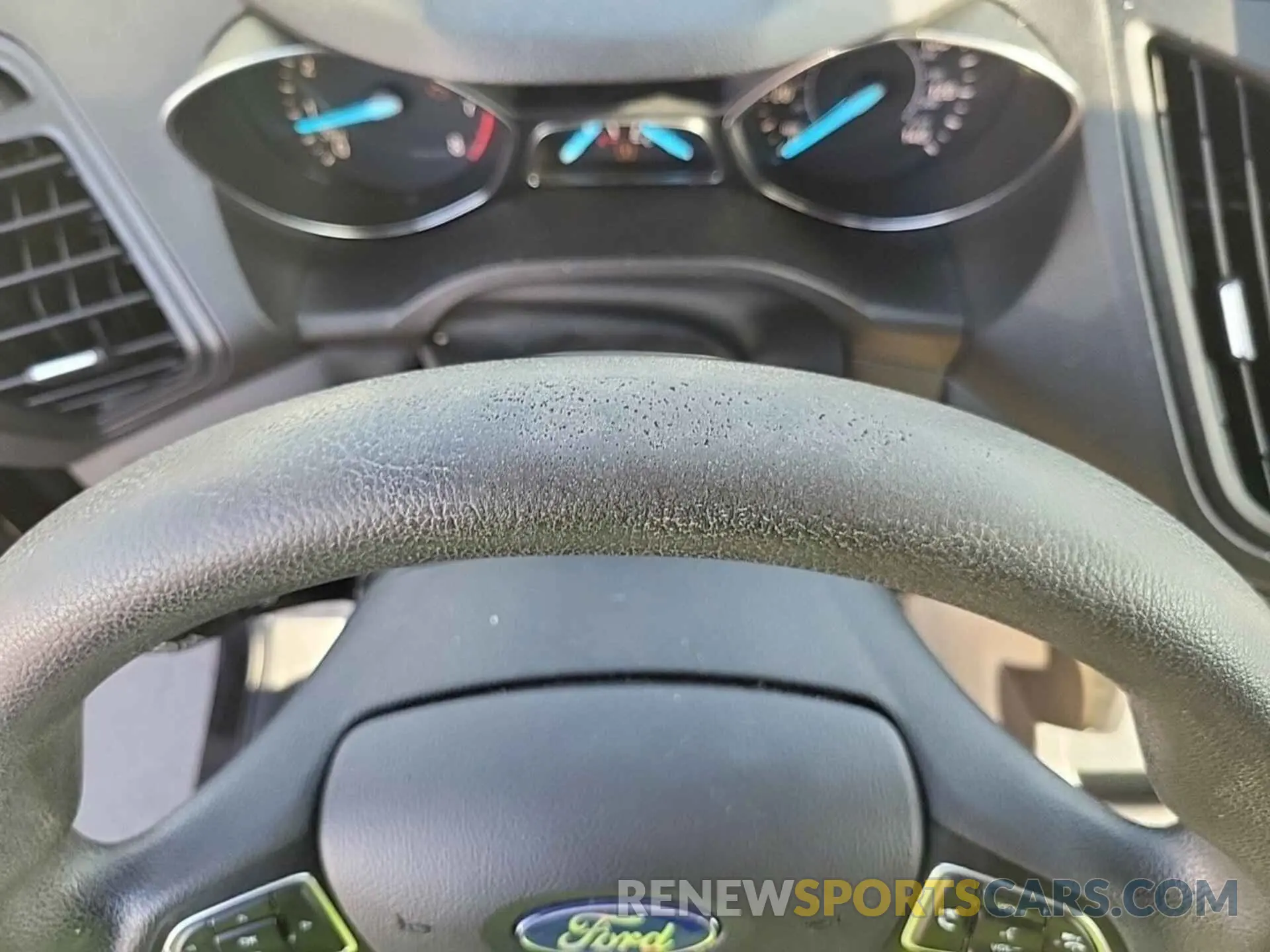 17 Photograph of a damaged car 1FMCU9GD6KUB82549 FORD ESCAPE 2019