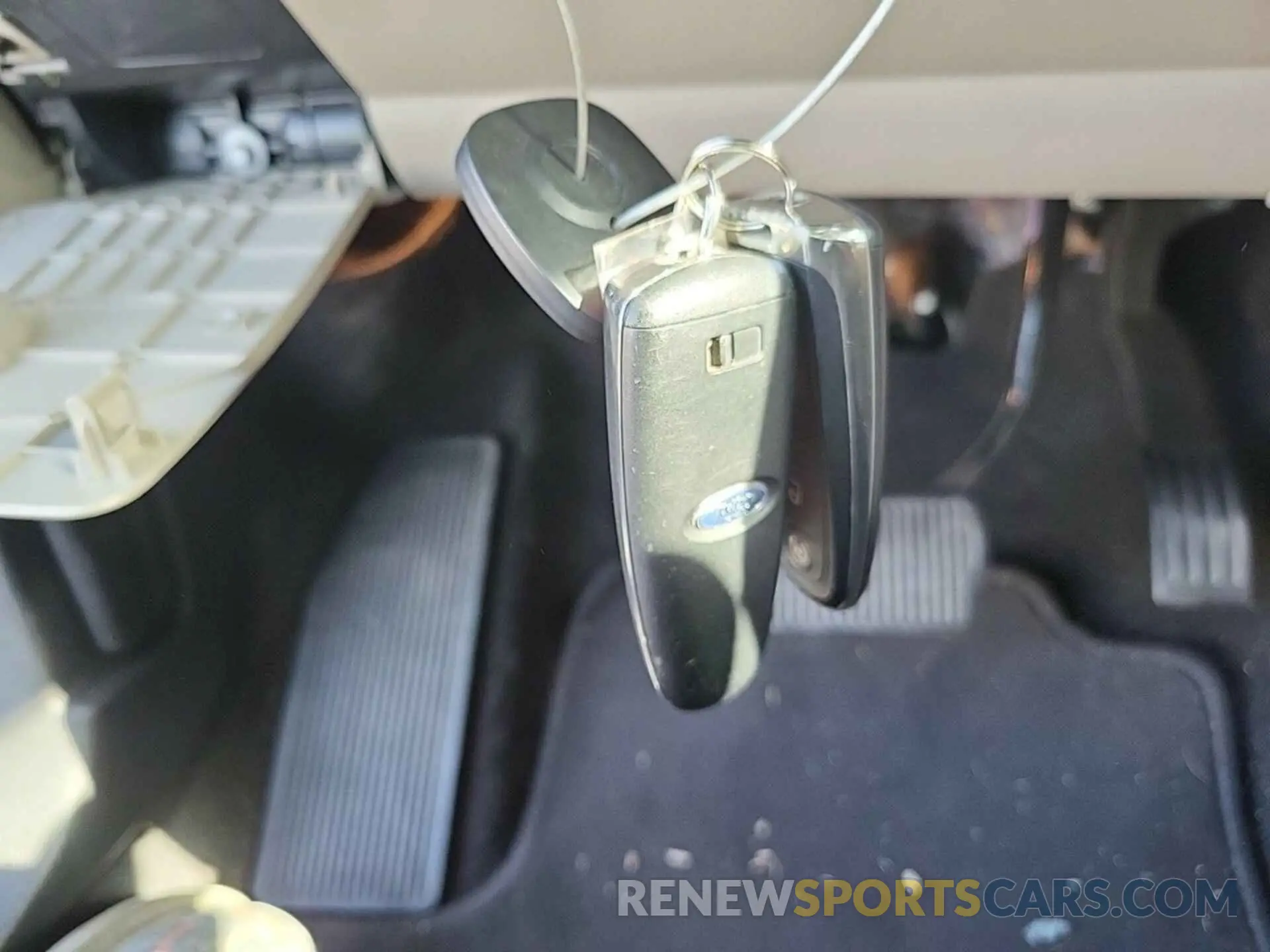 24 Photograph of a damaged car 1FMCU9GD6KUB82549 FORD ESCAPE 2019