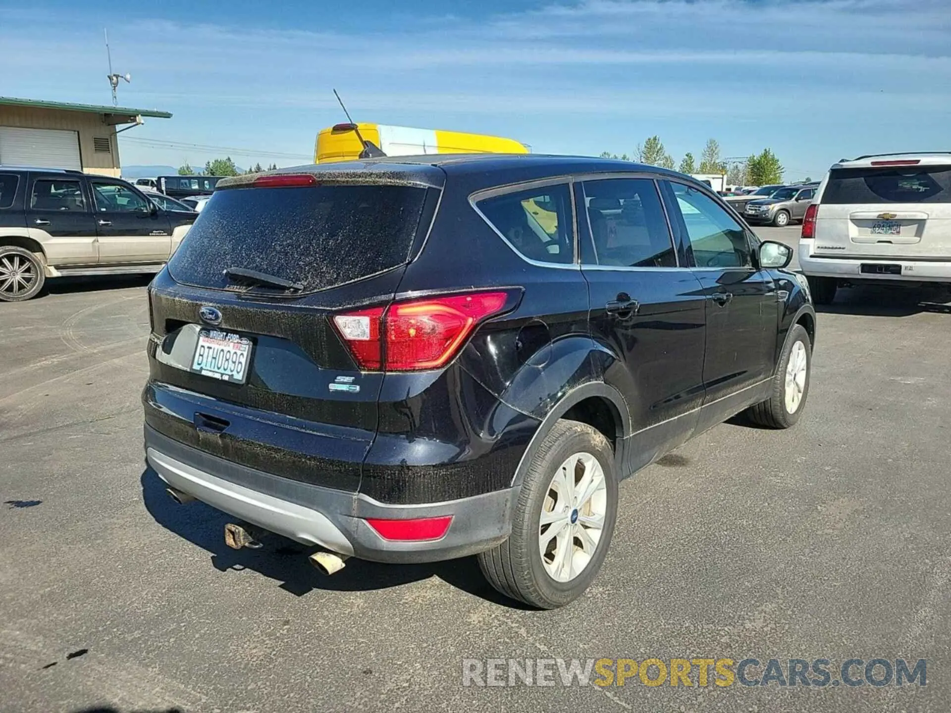 28 Photograph of a damaged car 1FMCU9GD6KUB82549 FORD ESCAPE 2019
