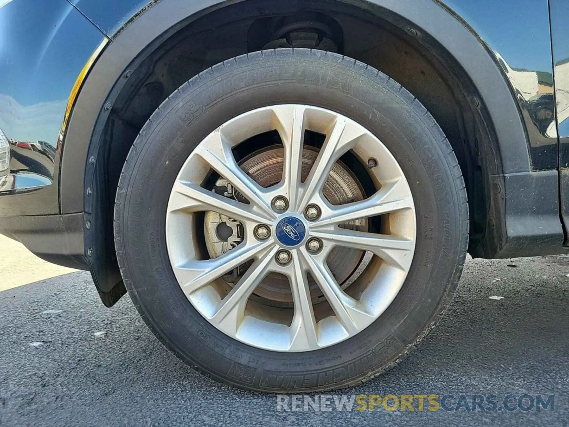 29 Photograph of a damaged car 1FMCU9GD6KUB82549 FORD ESCAPE 2019