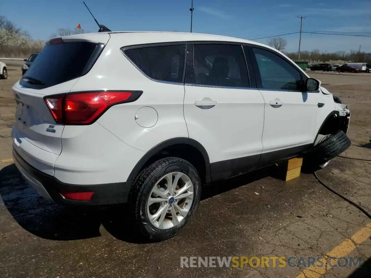 3 Photograph of a damaged car 1FMCU9GD6KUB85600 FORD ESCAPE 2019