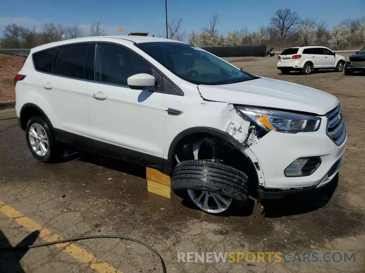 4 Photograph of a damaged car 1FMCU9GD6KUB85600 FORD ESCAPE 2019